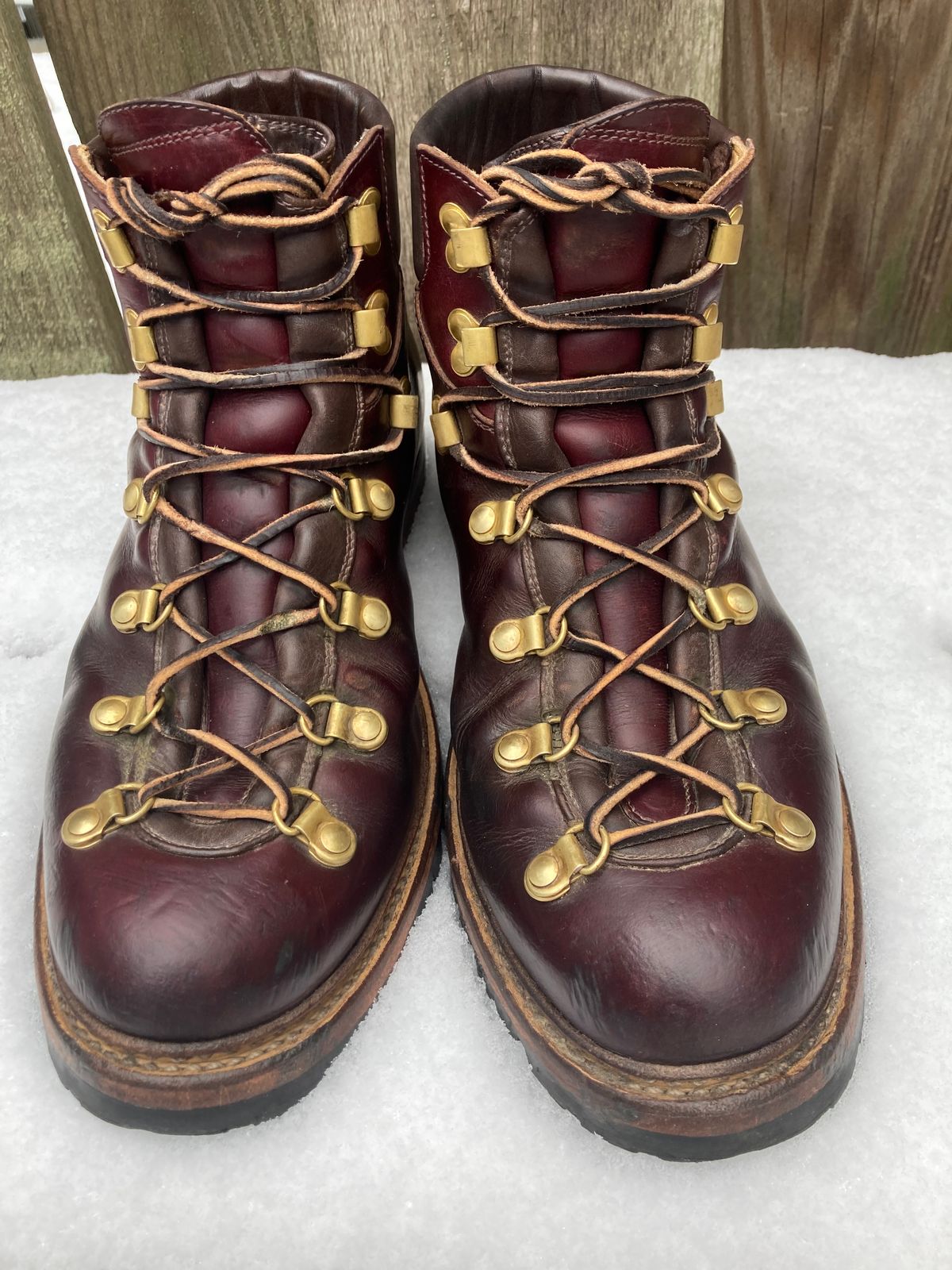 Photo by stgsea on February 1, 2023 of the Sagara Trailmaster in Horween Color 8 Chromexcel.