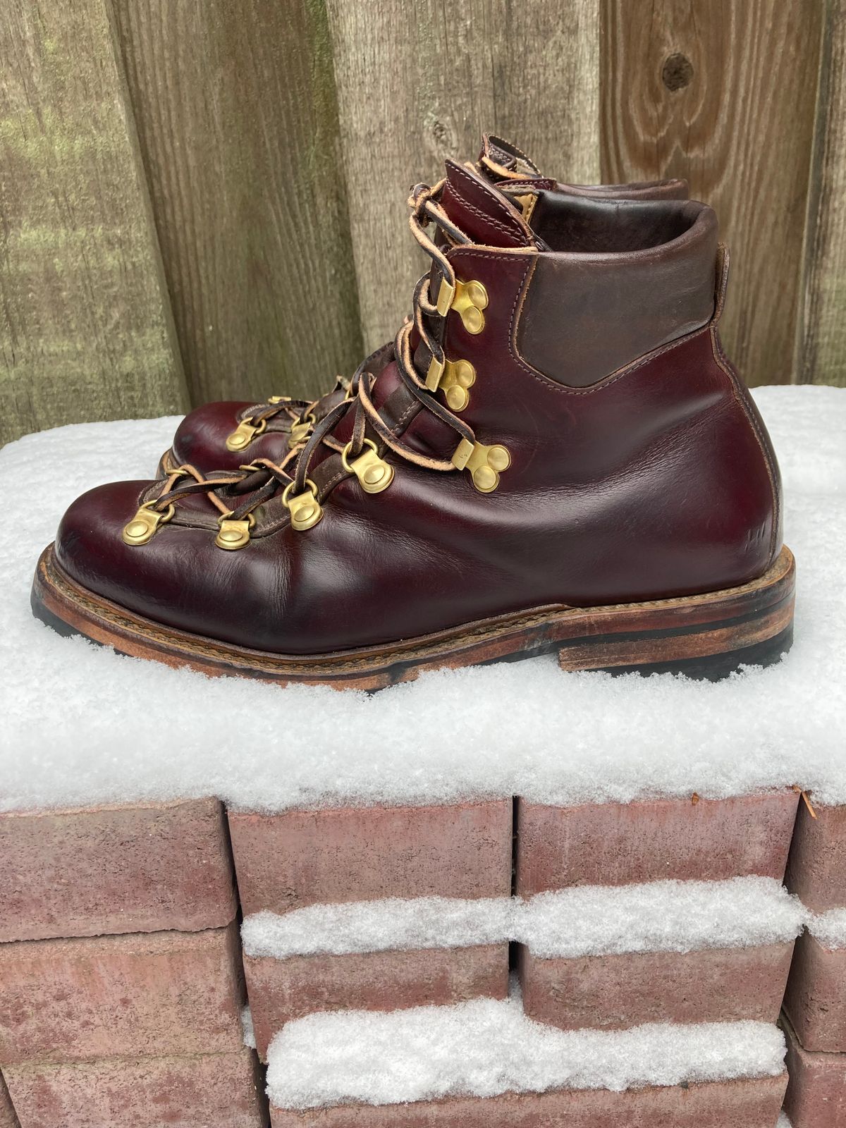 Photo by stgsea on February 1, 2023 of the Sagara Trailmaster in Horween Color 8 Chromexcel.