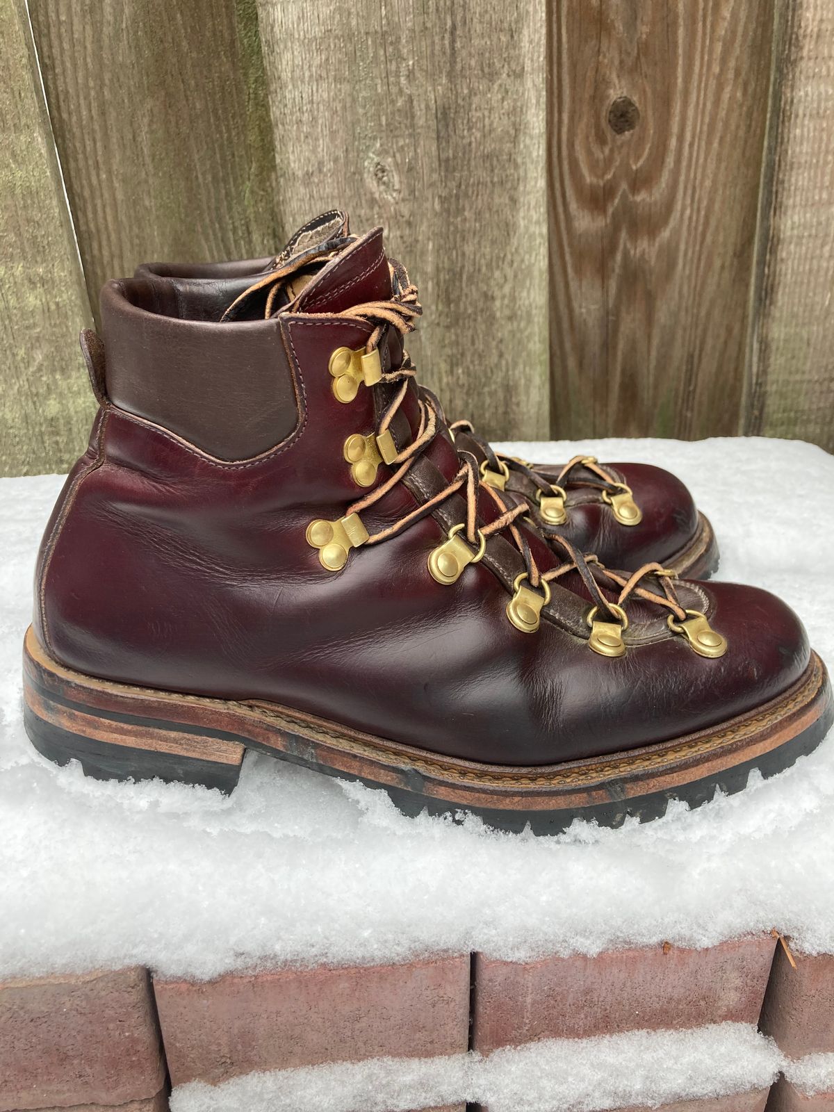 Photo by stgsea on February 1, 2023 of the Sagara Trailmaster in Horween Color 8 Chromexcel.