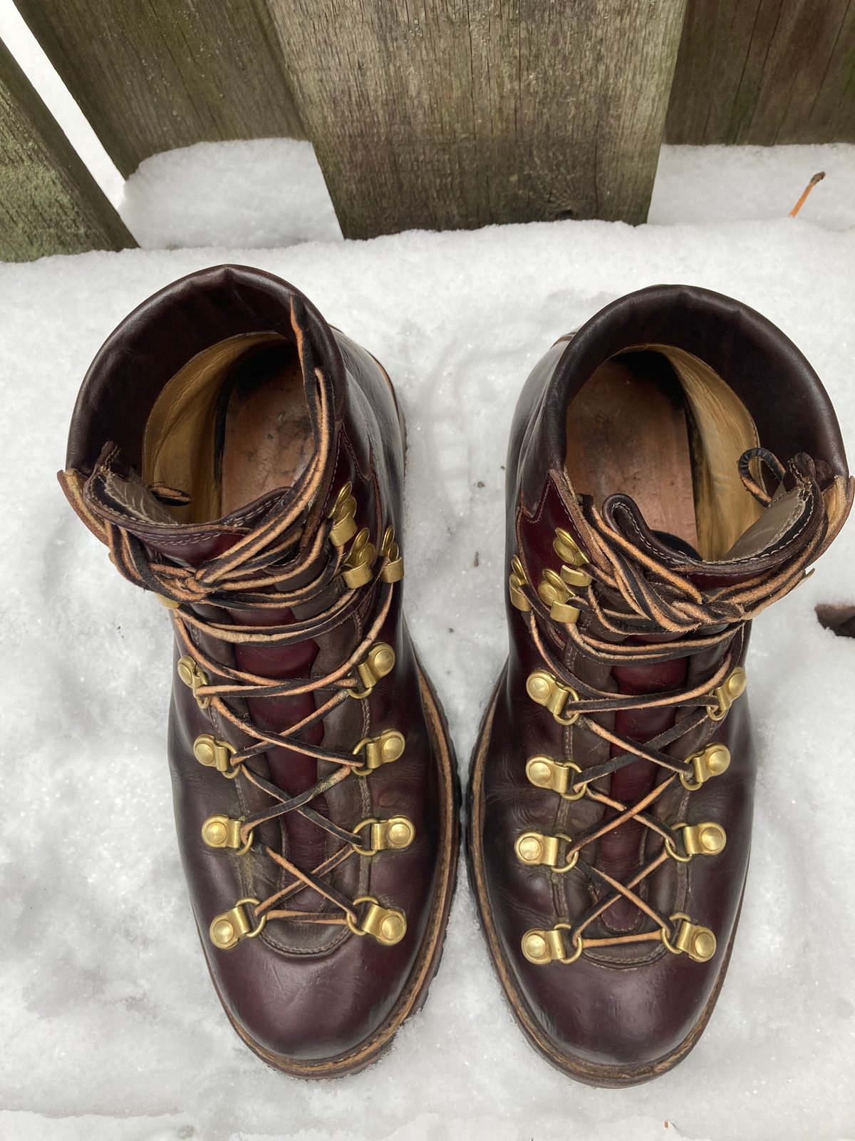 Photo by stgsea on February 1, 2023 of the Sagara Trailmaster in Horween Color 8 Chromexcel.