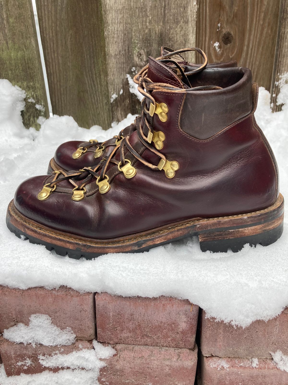 Photo by stgsea on March 1, 2023 of the Sagara Trailmaster in Horween Color 8 Chromexcel.