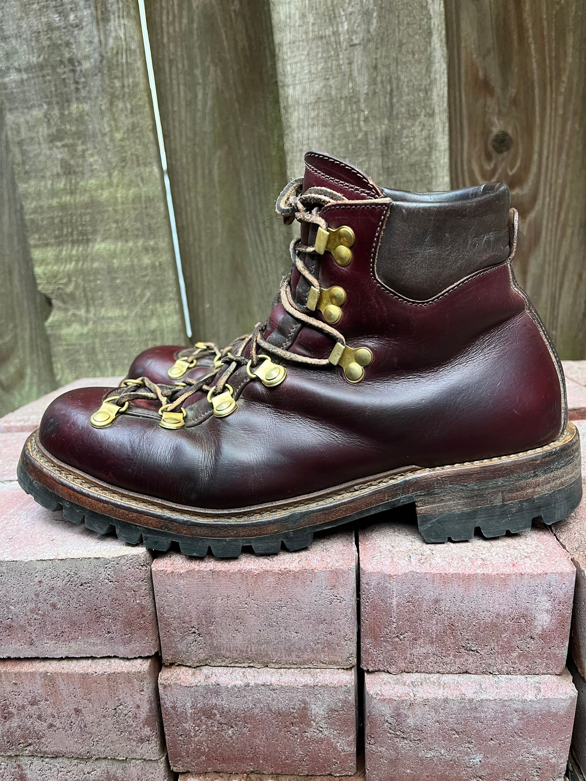 Photo by stgsea on April 2, 2023 of the Sagara Trailmaster in Horween Color 8 Chromexcel.