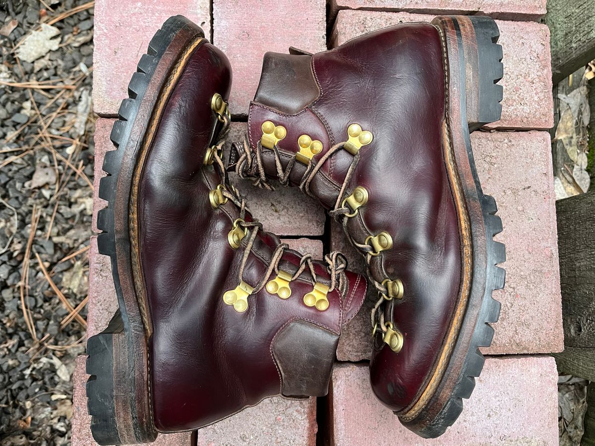 Photo by stgsea on April 2, 2023 of the Sagara Trailmaster in Horween Color 8 Chromexcel.