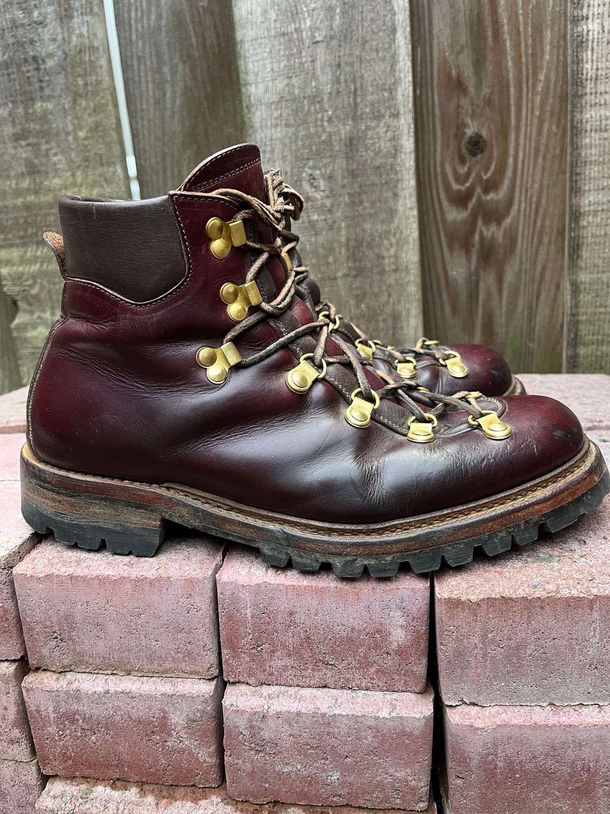 Photo by stgsea on April 2, 2023 of the Sagara Trailmaster in Horween Color 8 Chromexcel.