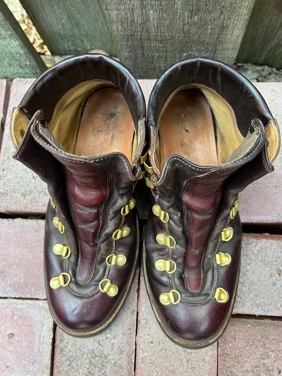 Photo by stgsea on April 2, 2023 of the Sagara Trailmaster in Horween Color 8 Chromexcel.