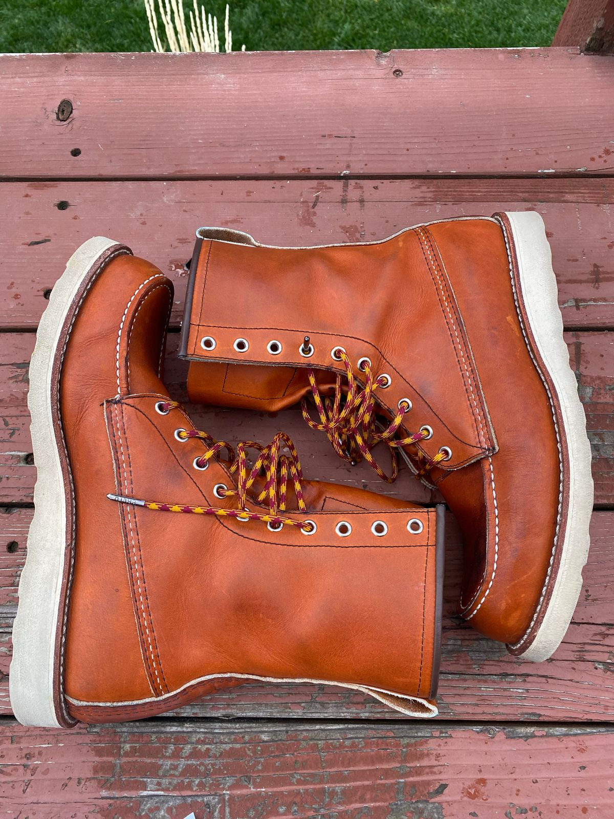 Photo by chosenone23 on November 2, 2022 of the Red Wing 8-Inch Classic Moc in S.B. Foot Oro Legacy.