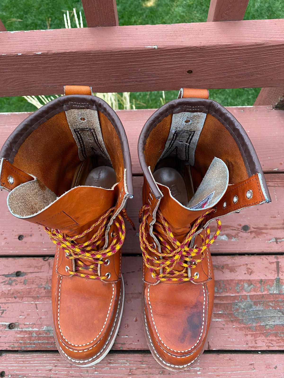 Photo by chosenone23 on November 2, 2022 of the Red Wing 8-Inch Classic Moc in S.B. Foot Oro Legacy.