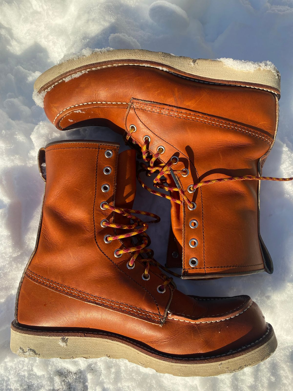 Photo by chosenone23 on December 3, 2022 of the Red Wing 8-Inch Classic Moc in S.B. Foot Oro Legacy.