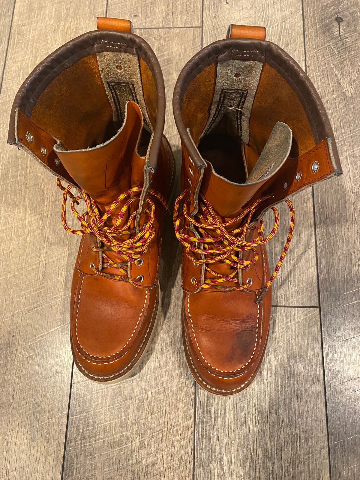 Photo by chosenone23 on February 5, 2023 of the Red Wing 8-Inch Classic Moc in S.B. Foot Oro Legacy.