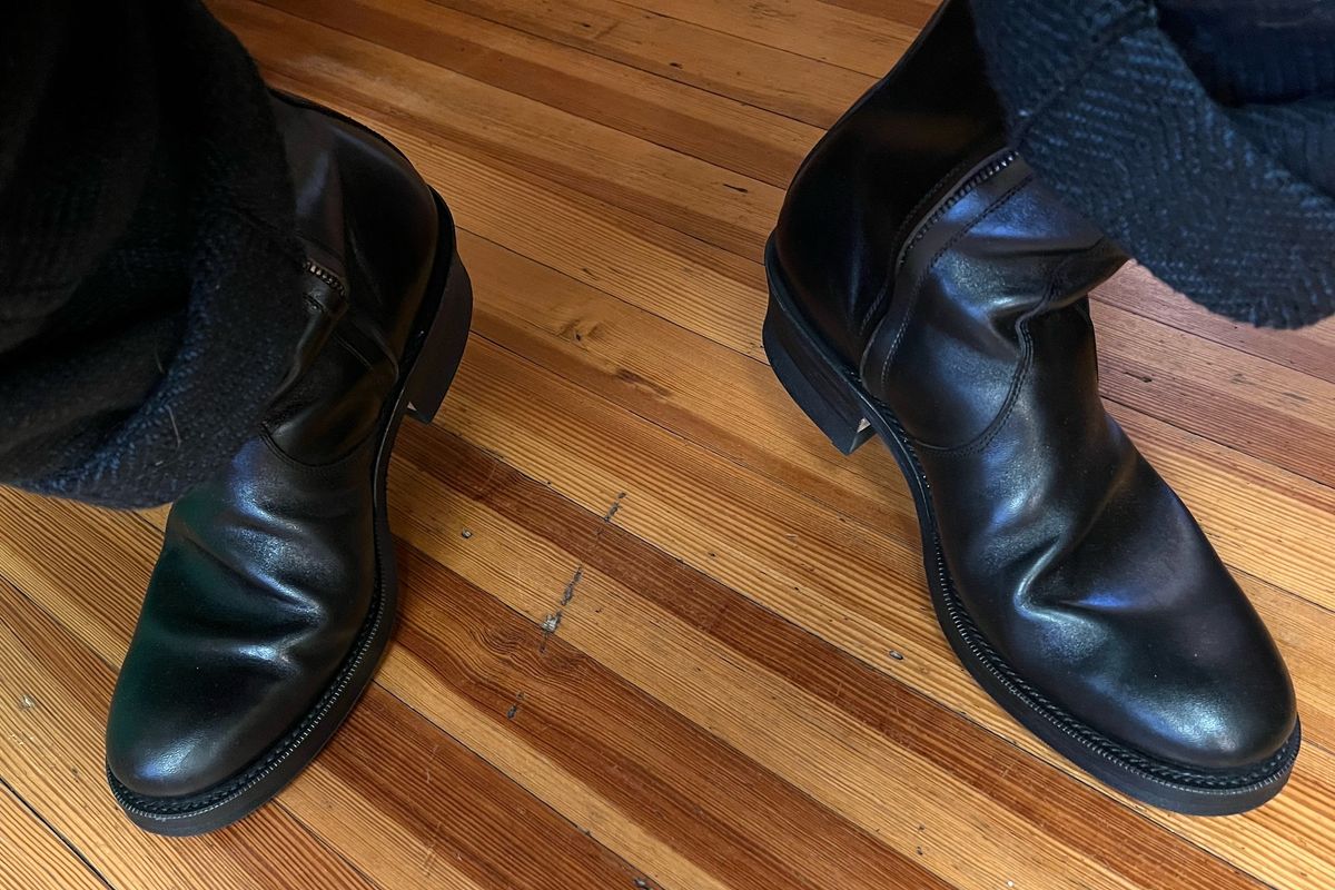 Photo by sfemet on November 3, 2023 of the Rolling Dub Trio Gleaners Zip in Hand Dyed Black Italian Horsebutt.