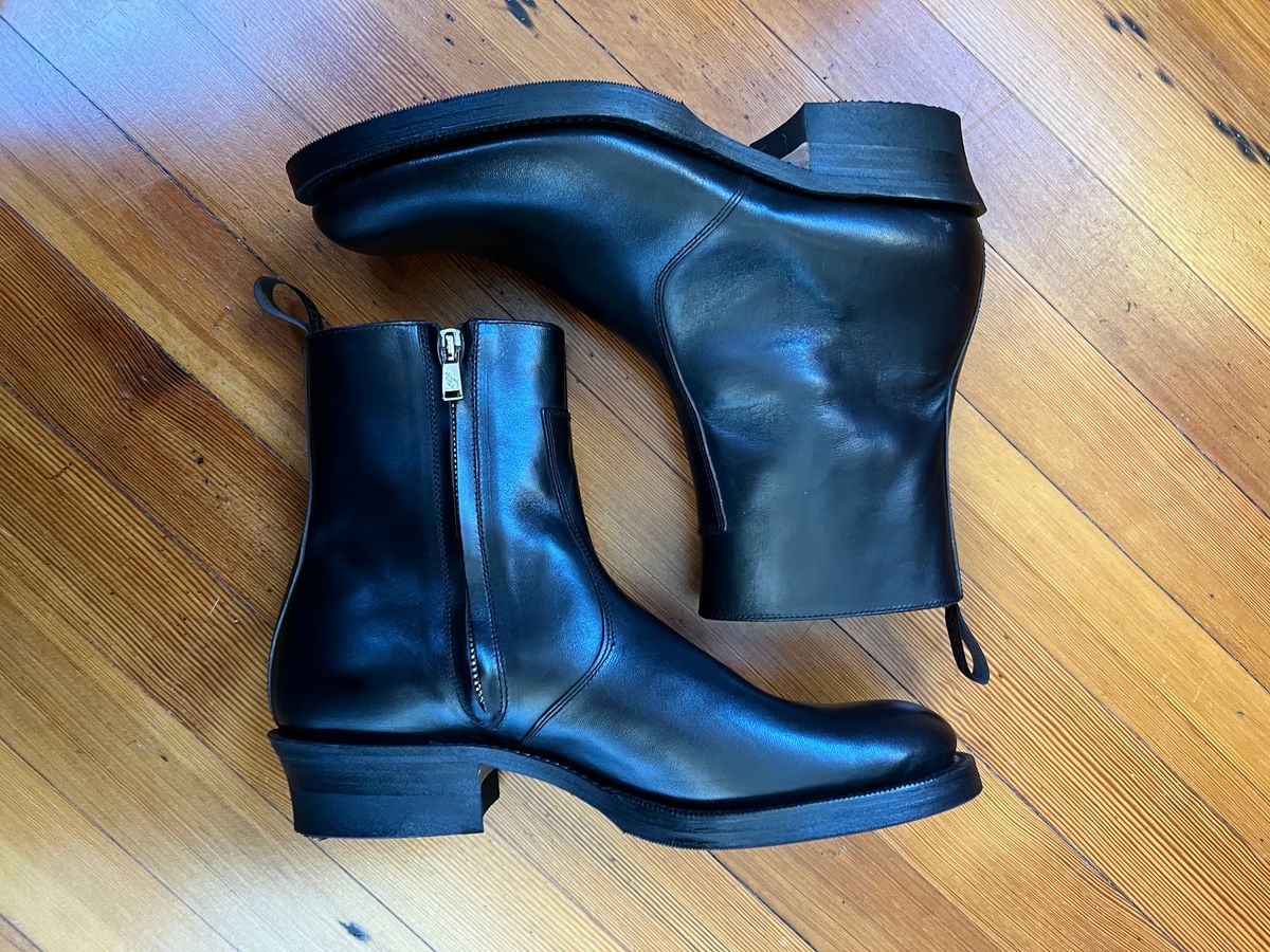 Photo by sfemet on November 3, 2023 of the Rolling Dub Trio Gleaners Zip in Hand Dyed Black Italian Horsebutt.