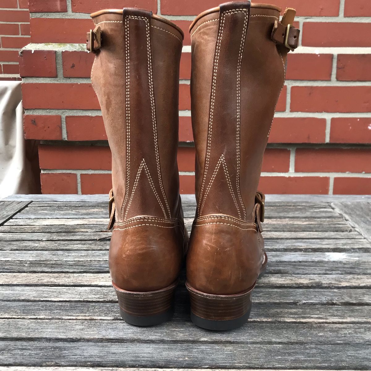 Photo by sfemet on October 5, 2022 of the Clinch Engineer Boots 11-Inch Height in Natural Horsebutt.