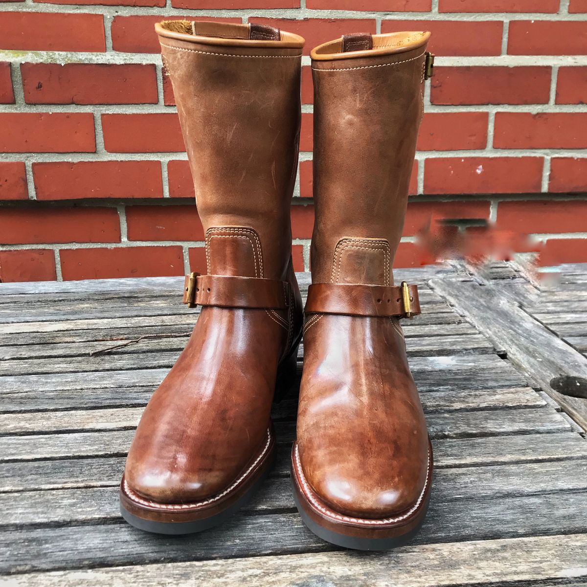 Photo by sfemet on October 5, 2022 of the Clinch Engineer Boots 11-Inch Height in Natural Horsebutt.