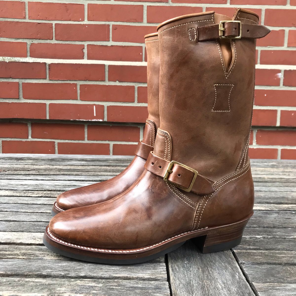 Photo by sfemet on October 5, 2022 of the Clinch Engineer Boots 11-Inch Height in Natural Horsebutt.