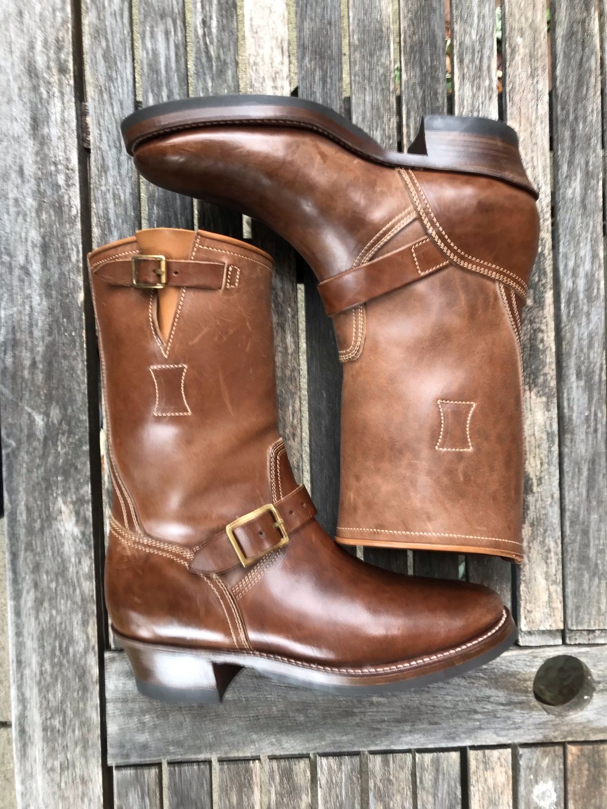 Photo by sfemet on October 5, 2022 of the Clinch Engineer Boots 11-Inch Height in Natural Horsebutt.