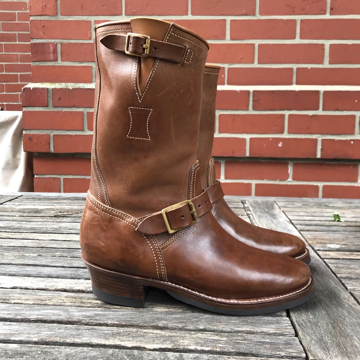 Photo by sfemet on October 5, 2022 of the Clinch Engineer Boots 11-Inch Height in Natural Horsebutt.