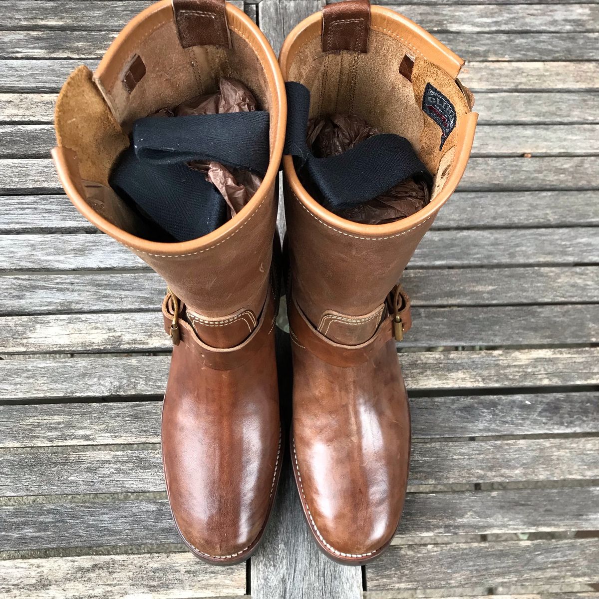 Photo by sfemet on October 5, 2022 of the Clinch Engineer Boots 11-Inch Height in Natural Horsebutt.