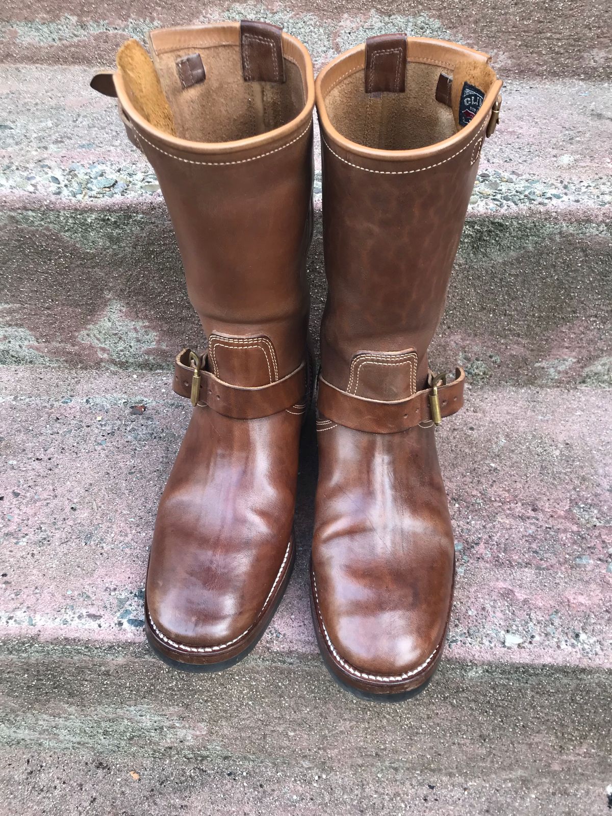 Photo by sfemet on November 6, 2022 of the Clinch Engineer Boots 11-Inch Height in Natural Horsebutt.
