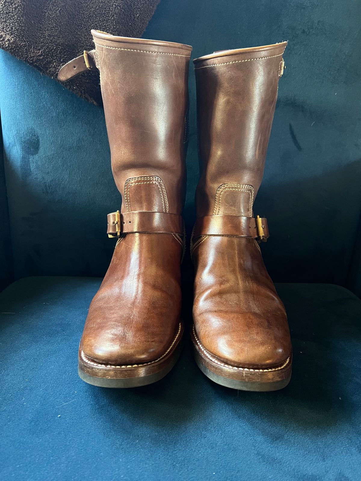 Photo by sfemet on December 6, 2022 of the Clinch Engineer Boots 11-Inch Height in Natural Horsebutt.