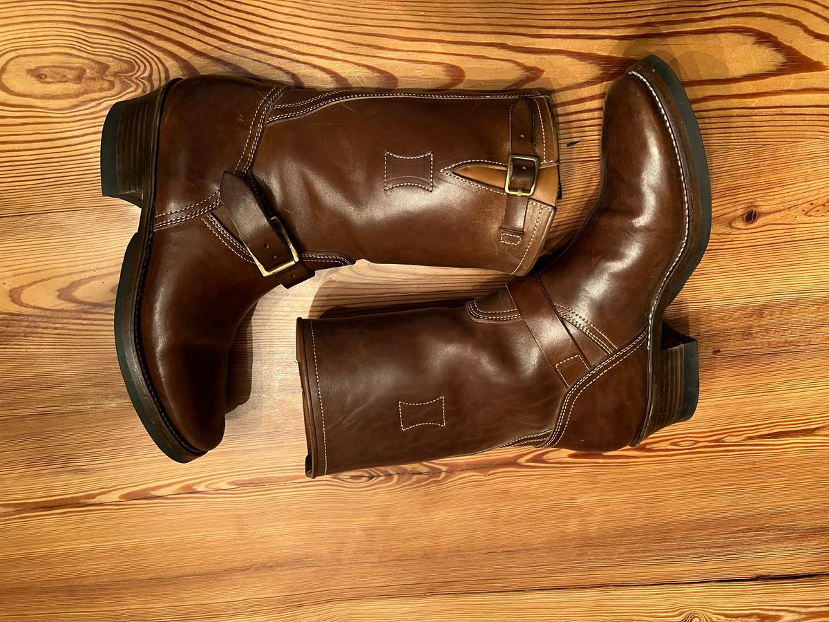 Photo by sfemet on December 6, 2022 of the Clinch Engineer Boots 11-Inch Height in Natural Horsebutt.