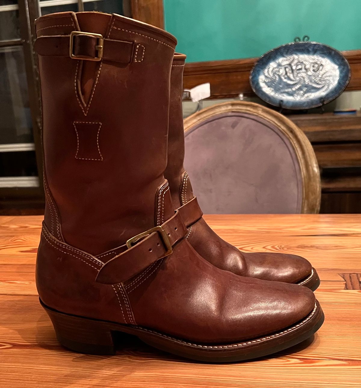 Photo by sfemet on December 6, 2022 of the Clinch Engineer Boots 11-Inch Height in Natural Horsebutt.