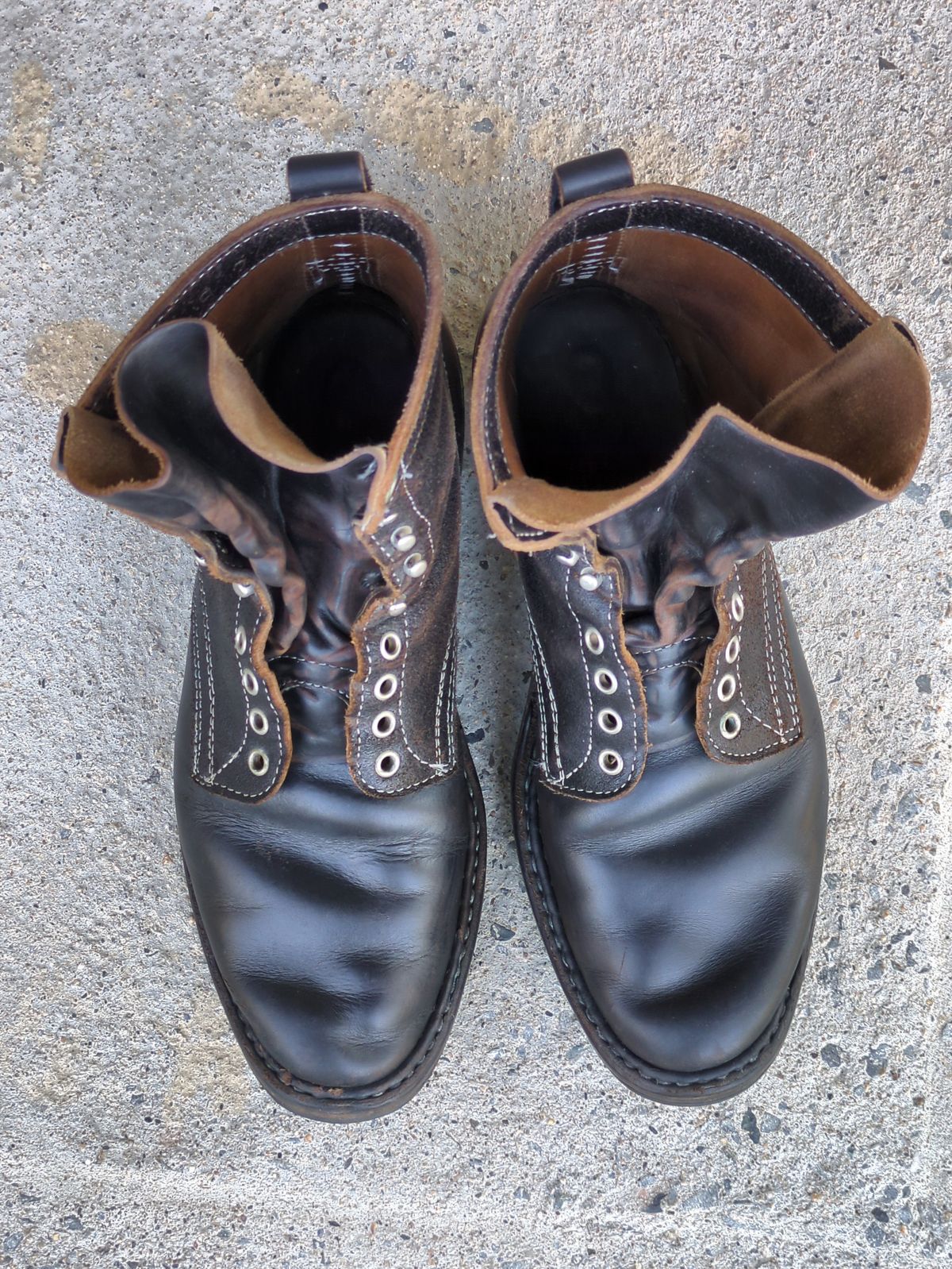 Photo by Monkley on October 4, 2025 of the White's Farmer/Rancher in Horween Black Chromexcel & Horween Black Waxed Flesh.