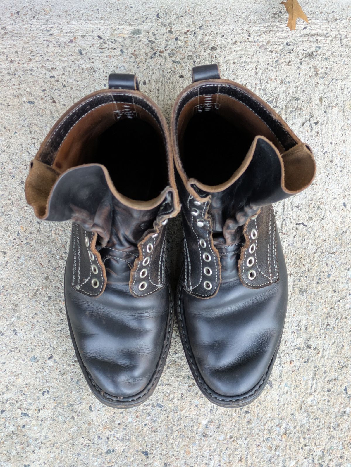 Photo by Monkley on December 5, 2025 of the White's Farmer/Rancher in Horween Black Chromexcel & Horween Black Waxed Flesh.