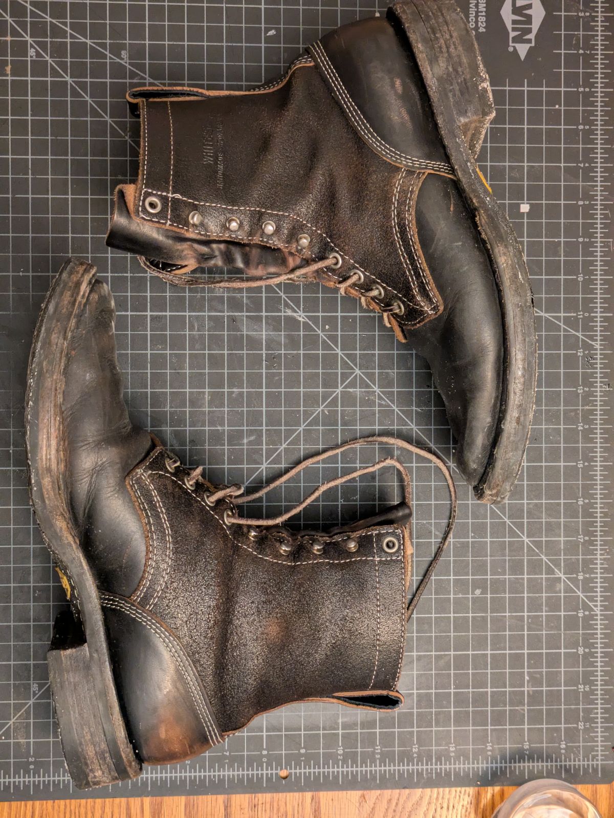 Photo by Monkley on January 6, 2026 of the White's Farmer/Rancher in Horween Black Chromexcel & Horween Black Waxed Flesh.