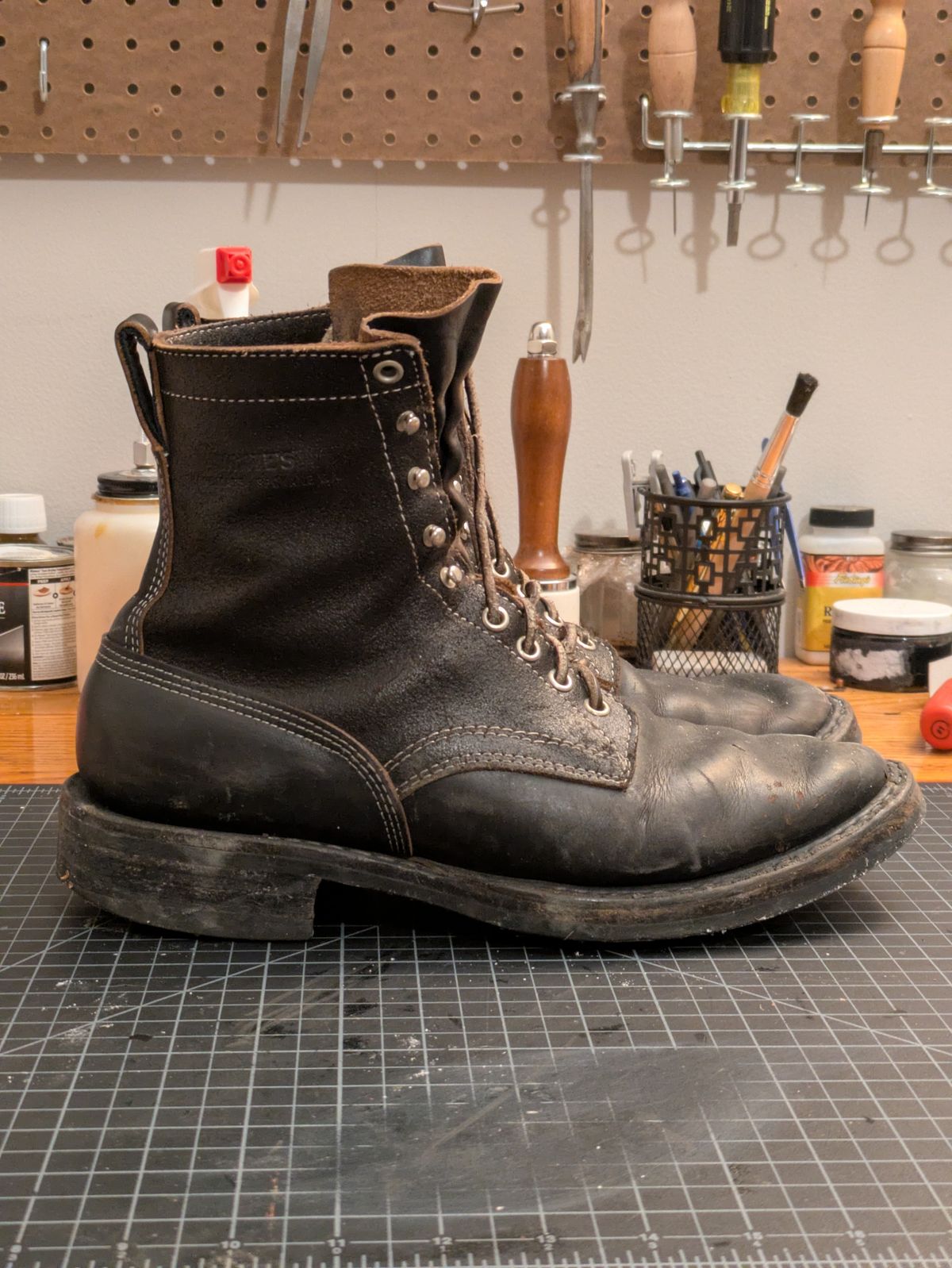 Photo by Monkley on January 6, 2026 of the White's Farmer/Rancher in Horween Black Chromexcel & Horween Black Waxed Flesh.