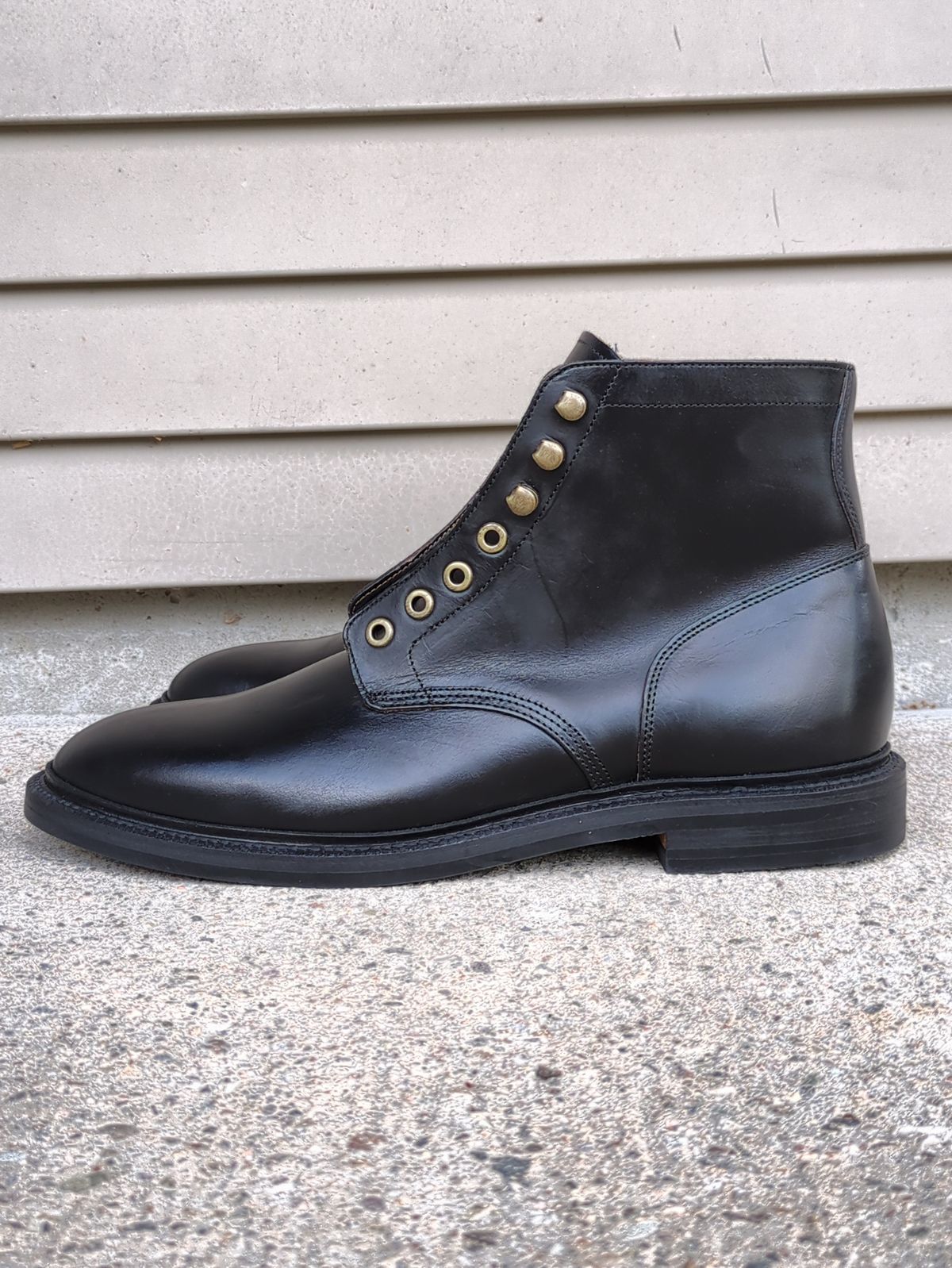 Photo by Monkley on October 2, 2024 of the Grant Stone Diesel Boot in Horween Black Chromexcel.