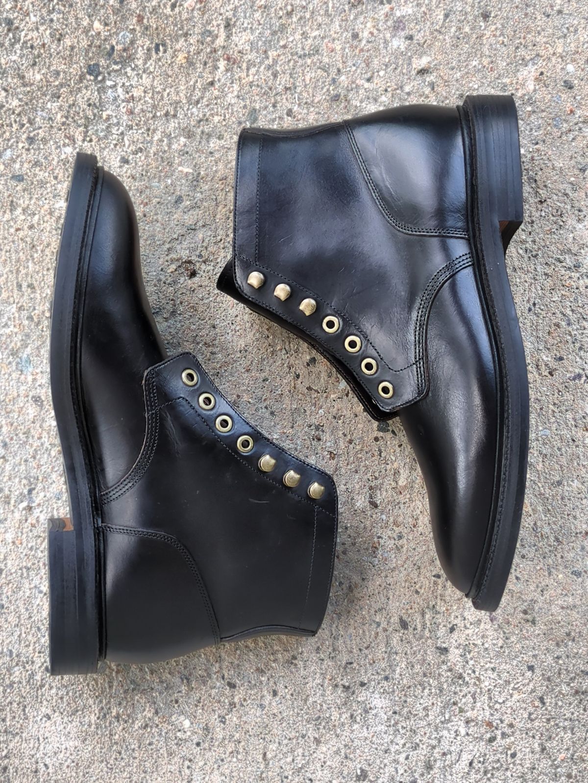 Photo by Monkley on October 2, 2024 of the Grant Stone Diesel Boot in Horween Black Chromexcel.