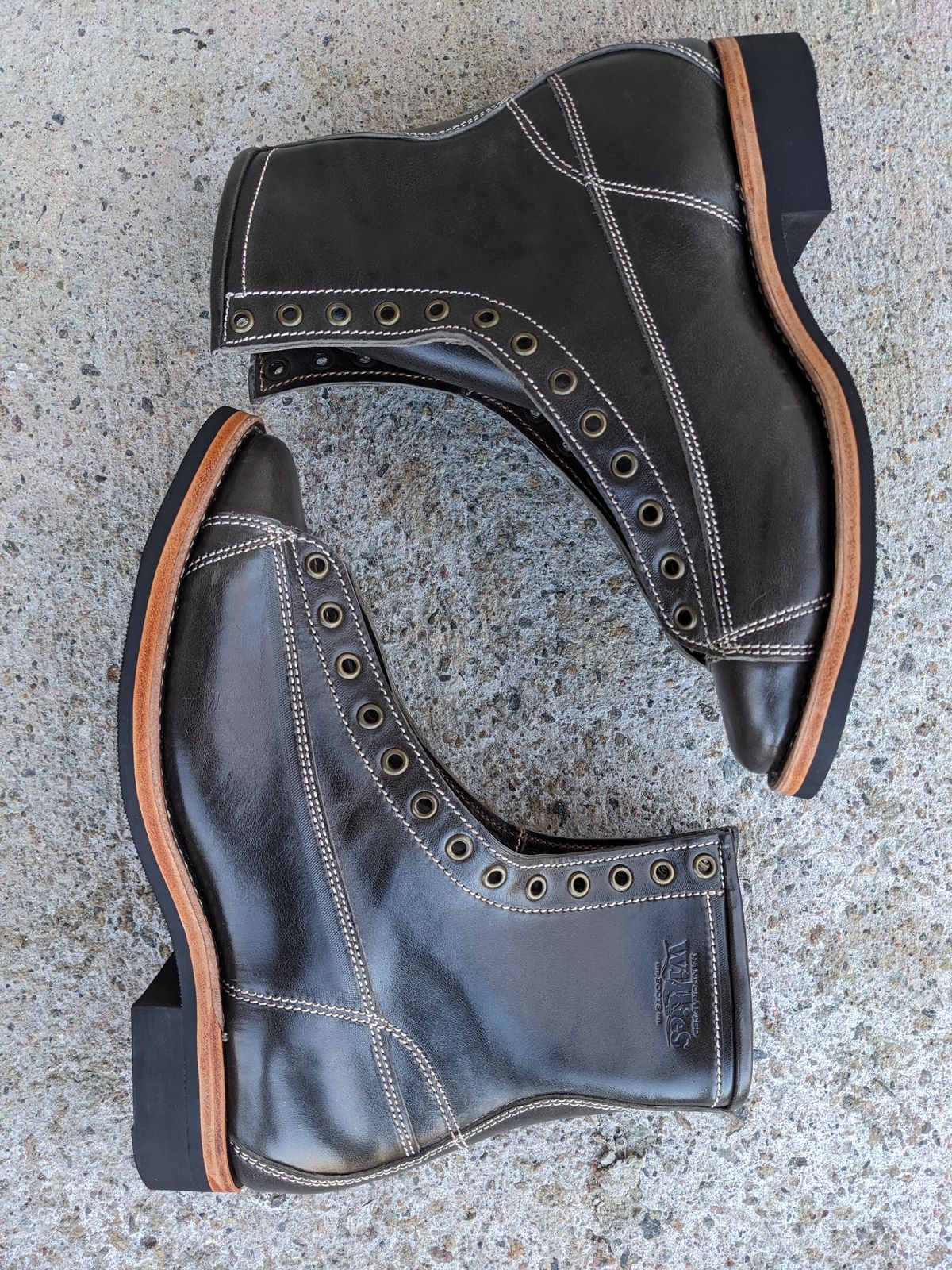 Photo by Monkley on February 3, 2024 of the Willie's Handmade Boots Monkey Boot in Maryam Graphite TPR Horsebutt.