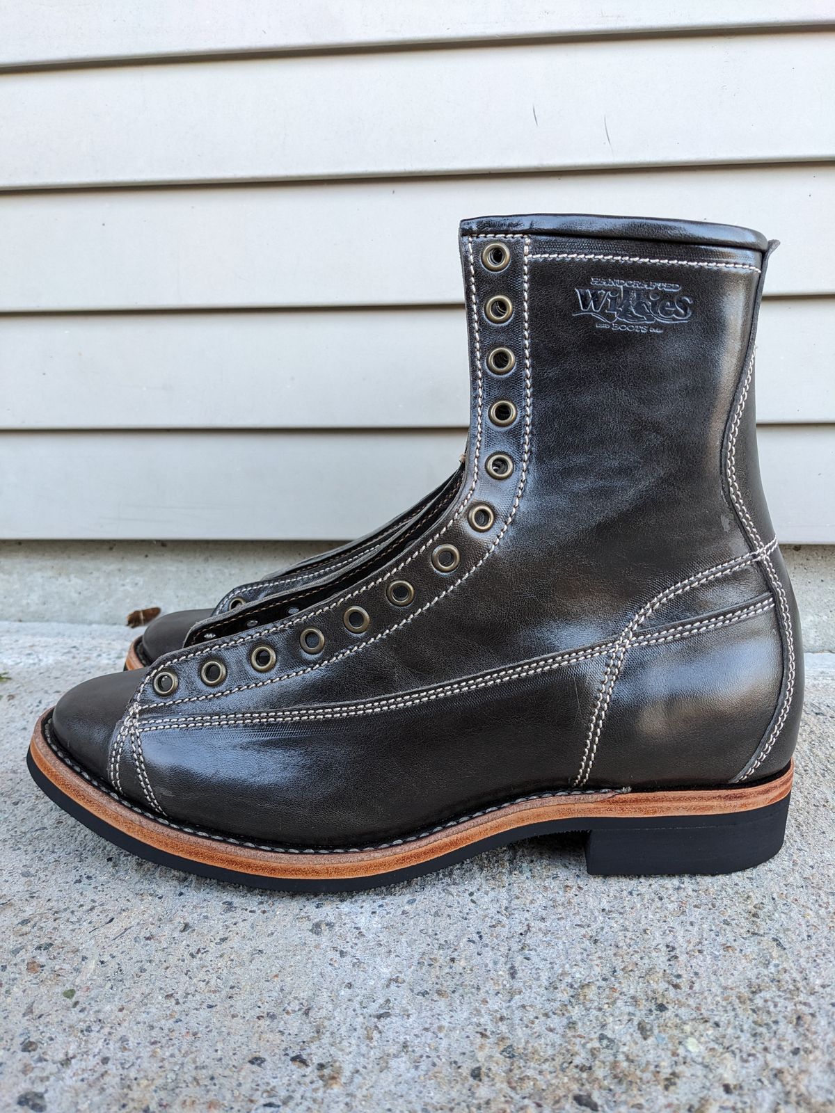 Photo by Monkley on February 3, 2024 of the Willie's Handmade Boots Monkey Boot in Maryam Graphite TPR Horsebutt.