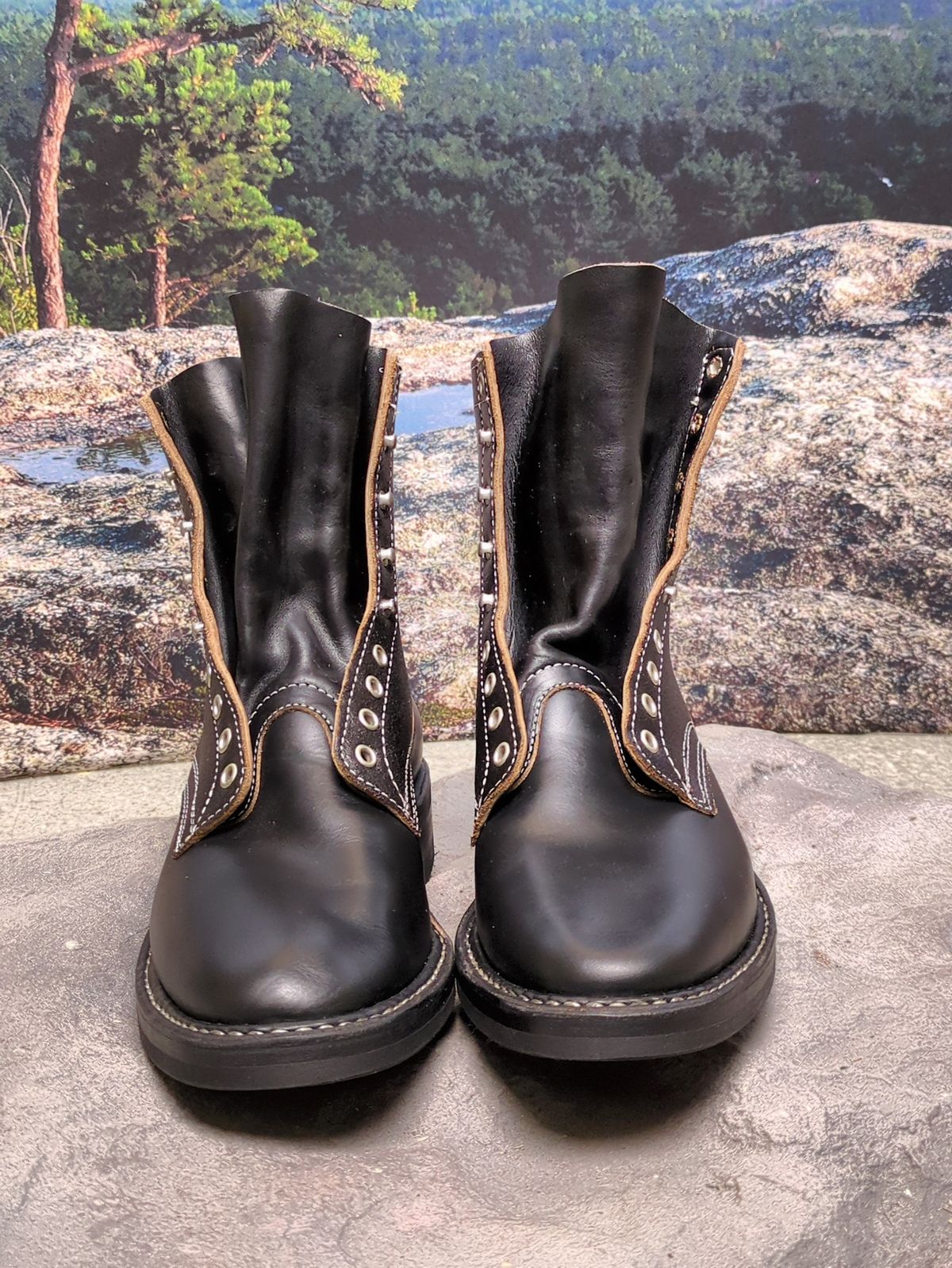 Photo by Monkley on October 13, 2024 of the White's 375 in Horween Black Chromexcel Horsehide & Horween Black Waxed Flesh.