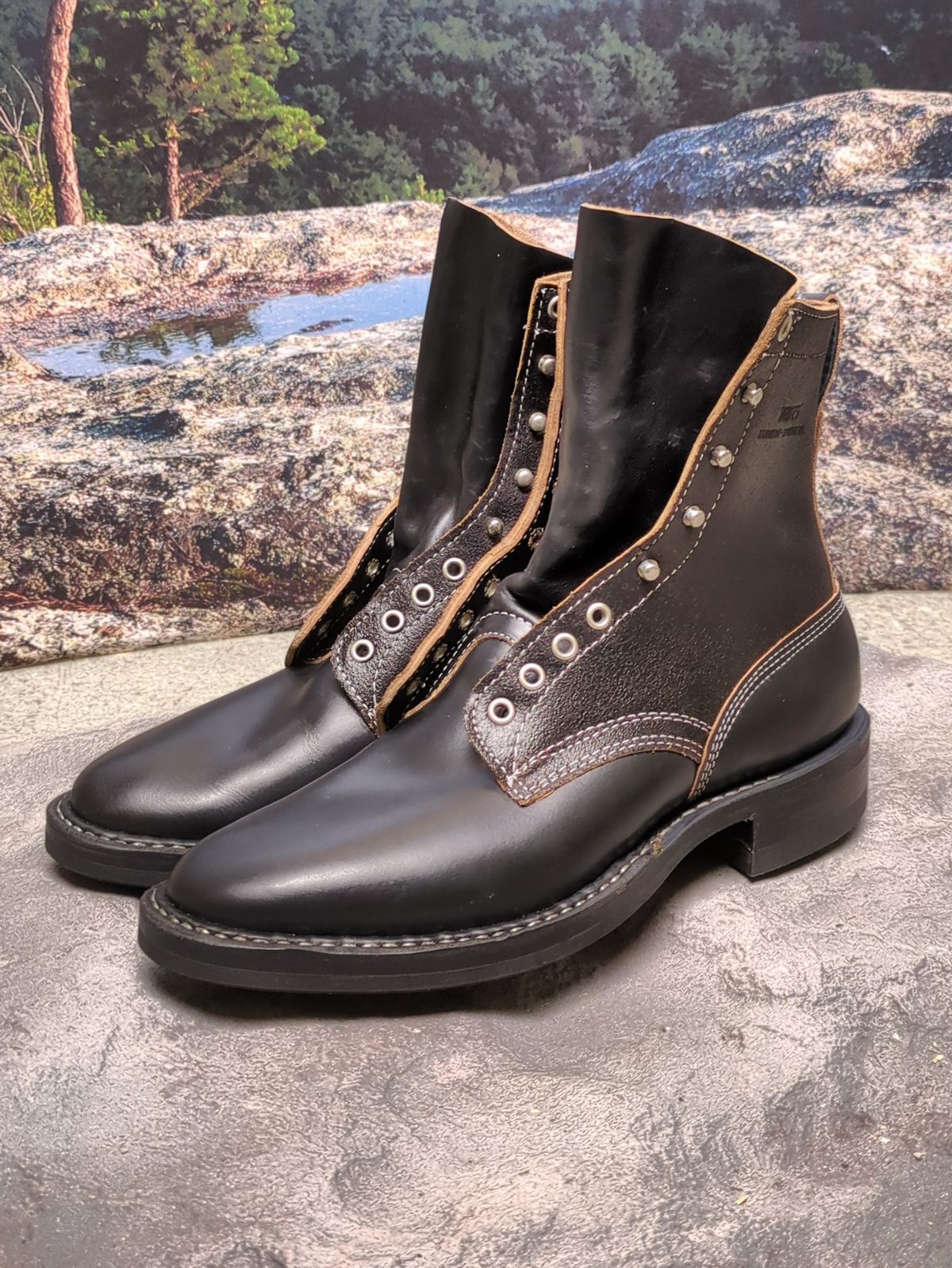 Photo by Monkley on October 13, 2024 of the White's 375 in Horween Black Chromexcel Horsehide & Horween Black Waxed Flesh.