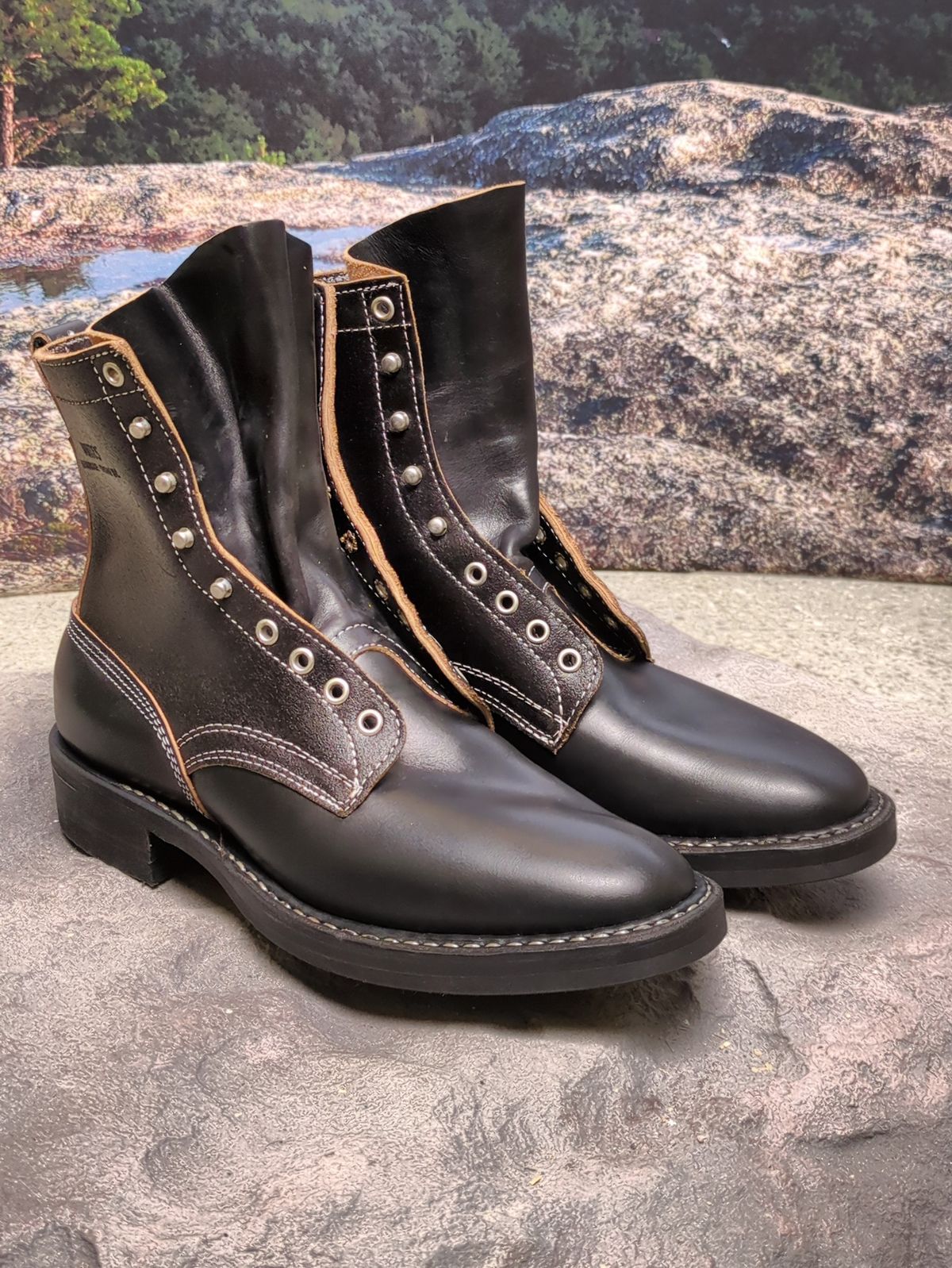 Photo by Monkley on October 13, 2024 of the White's 375 in Horween Black Chromexcel Horsehide & Horween Black Waxed Flesh.