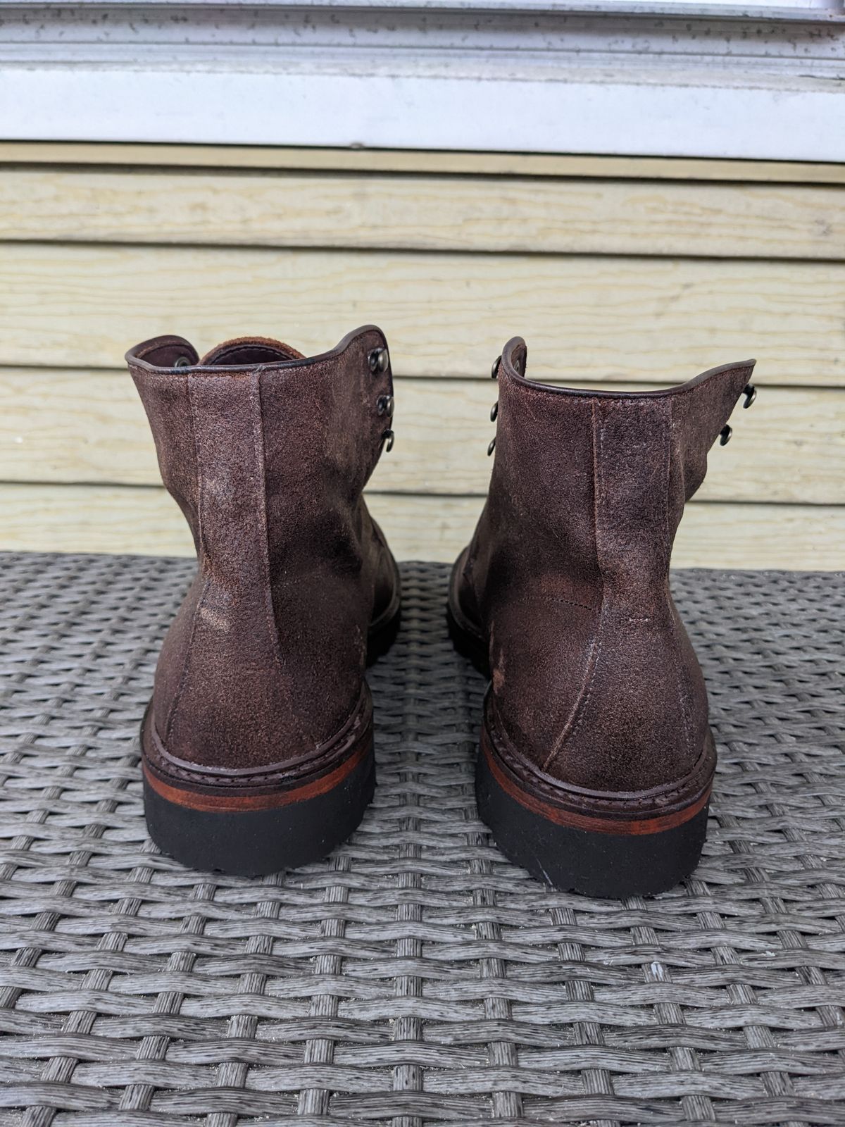 Photo by Monkley on October 1, 2022 of the Allen Edmonds Higgins Mill in Snuff Brown Suede.