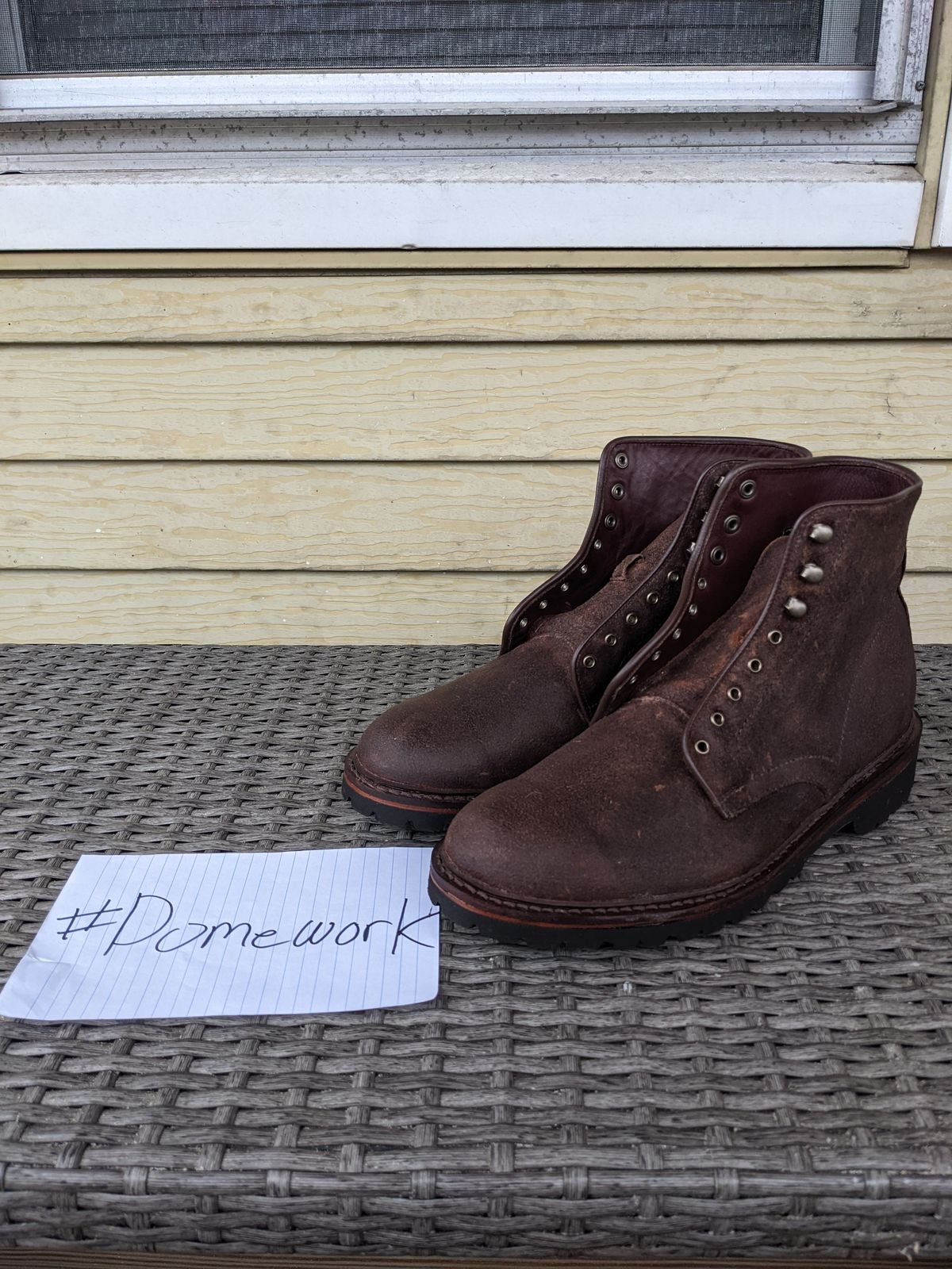 Photo by Monkley on October 1, 2022 of the Allen Edmonds Higgins Mill in Snuff Brown Suede.