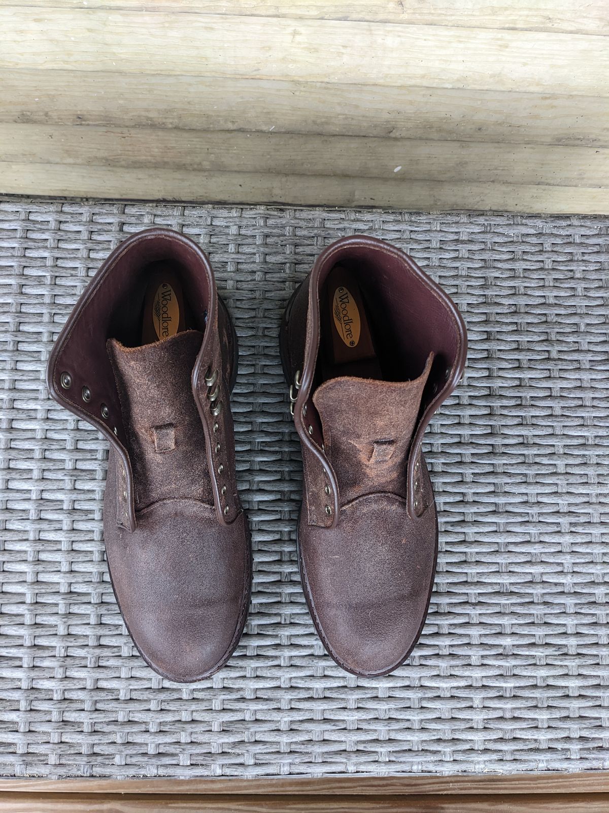 Photo by Monkley on October 1, 2022 of the Allen Edmonds Higgins Mill in Snuff Brown Suede.