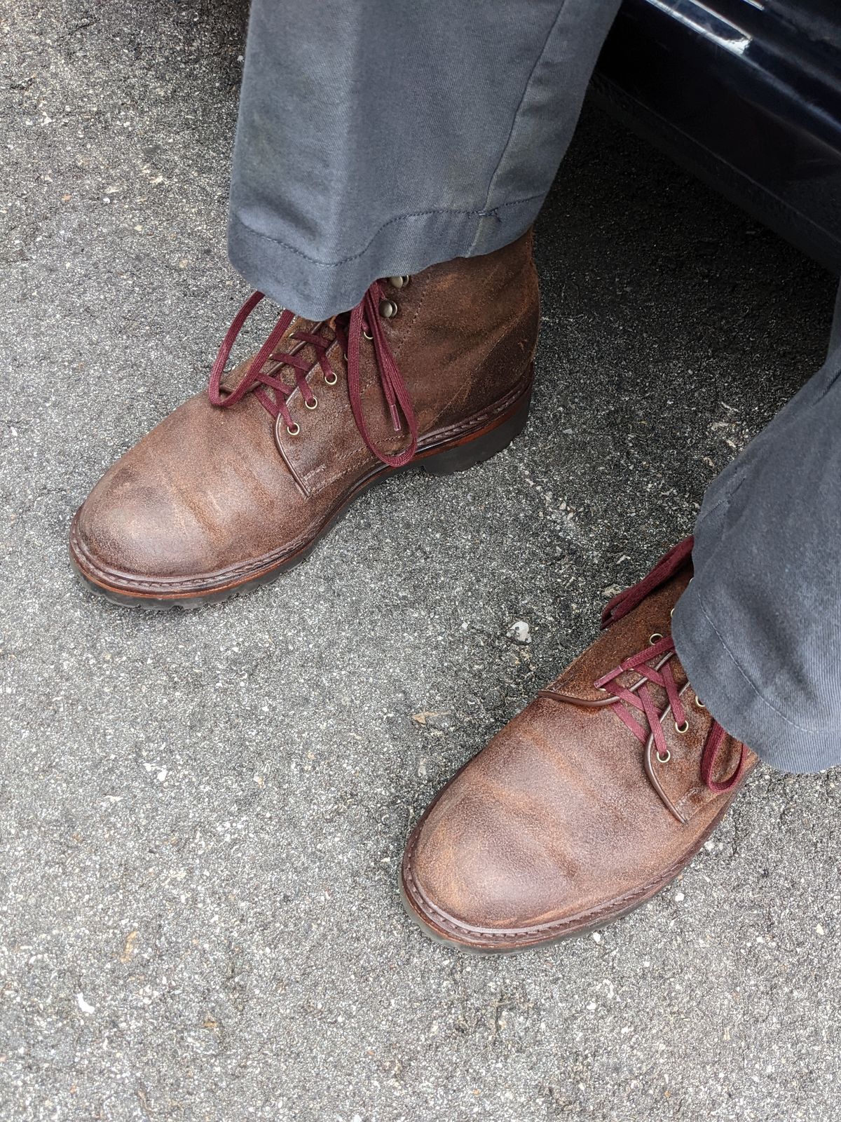 Photo by Monkley on October 4, 2022 of the Allen Edmonds Higgins Mill in Snuff Brown Suede.
