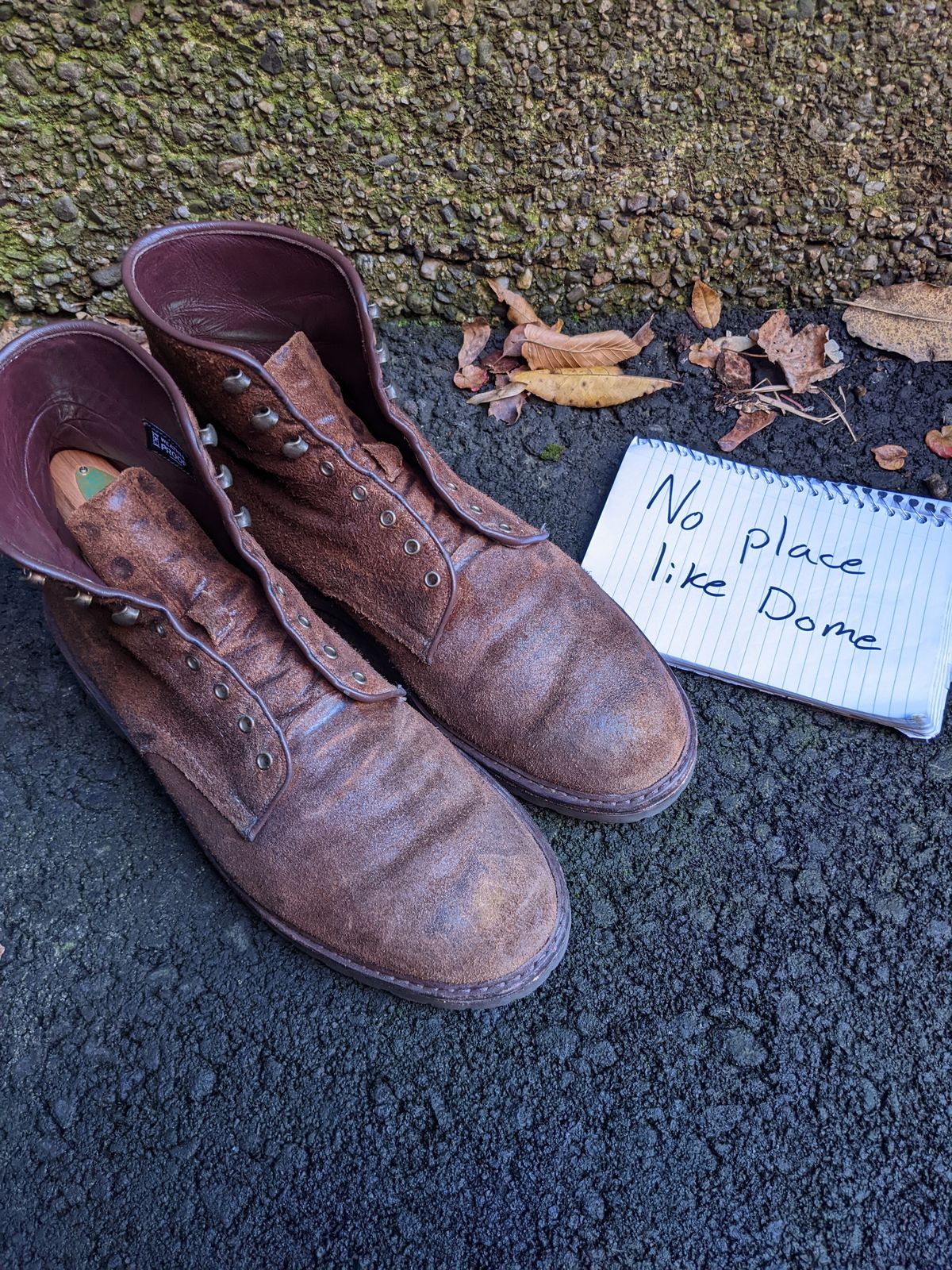 Photo by Monkley on November 3, 2022 of the Allen Edmonds Higgins Mill in Snuff Brown Suede.