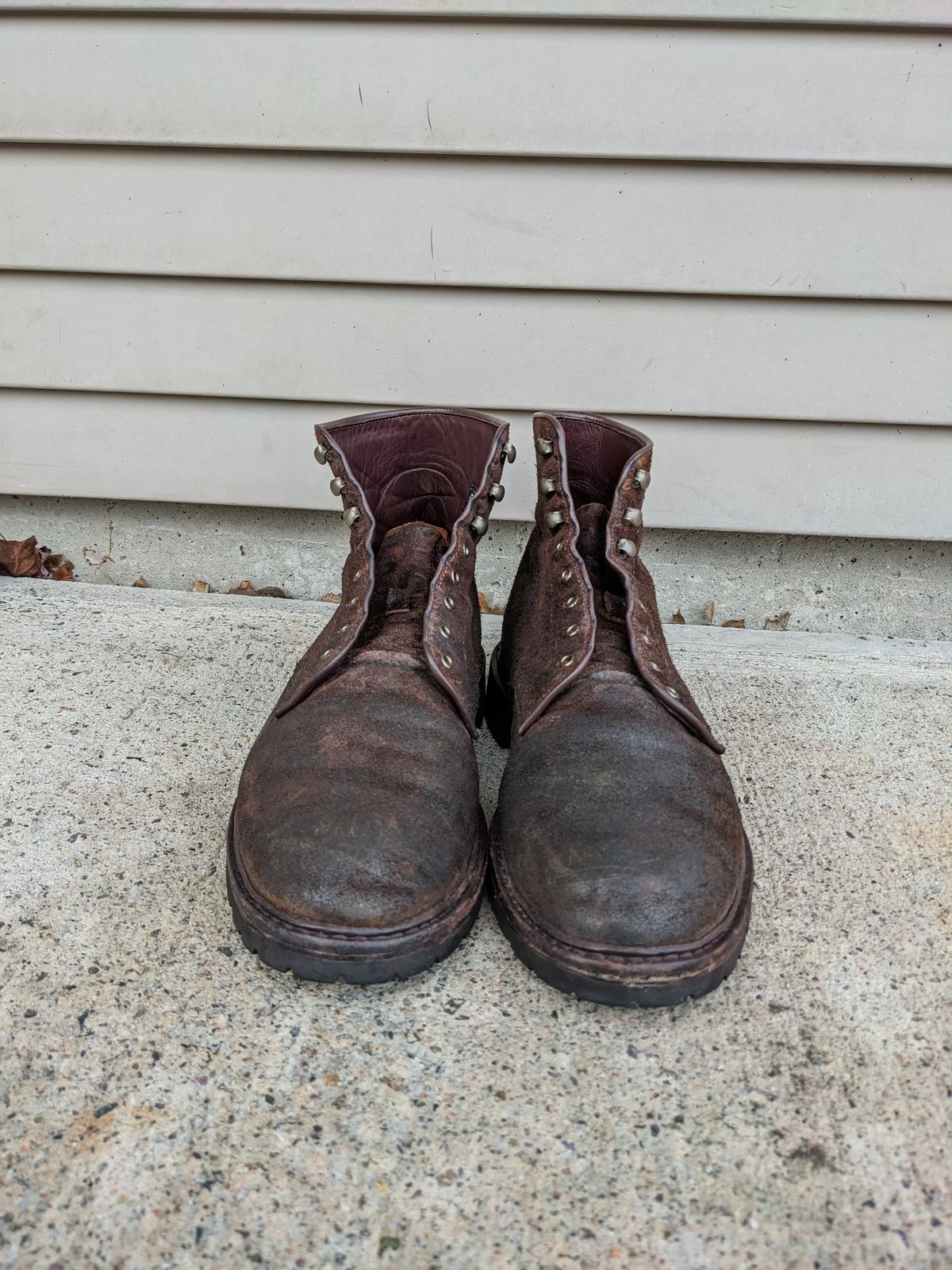 Photo by Monkley on January 4, 2023 of the Allen Edmonds Higgins Mill in Snuff Brown Suede.