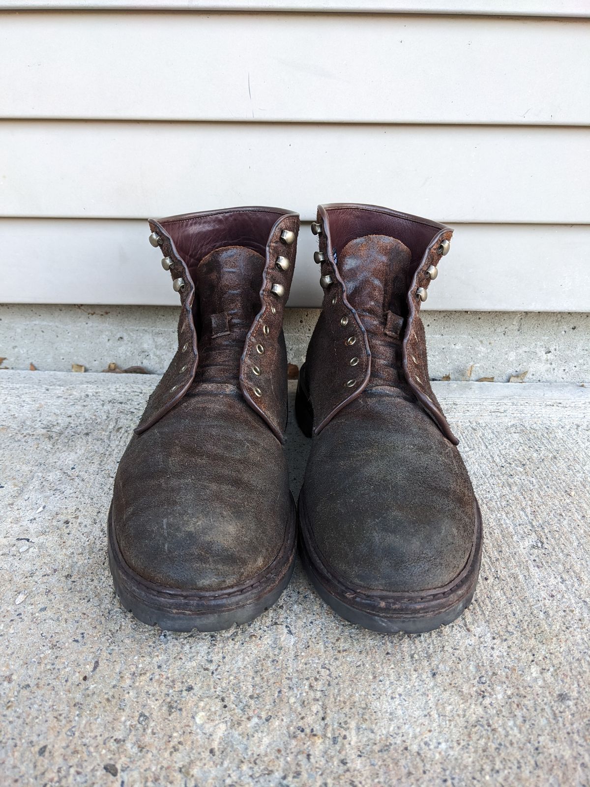 Photo by Monkley on February 3, 2023 of the Allen Edmonds Higgins Mill in Snuff Brown Suede.
