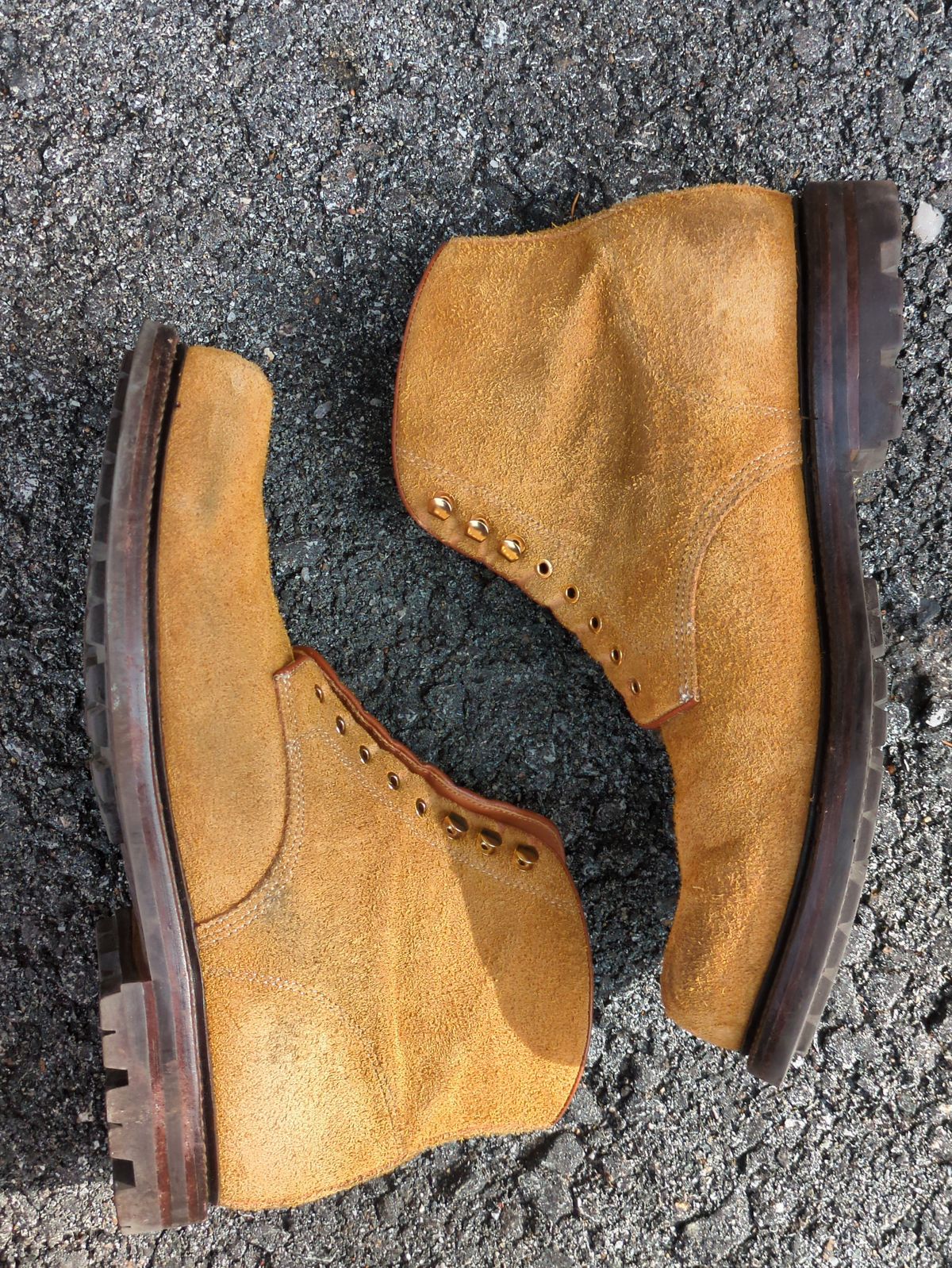 Photo by Monkley on November 5, 2025 of the Grant Stone Baroda Boot in C.F. Stead Snuff Desert Oasis Suede.