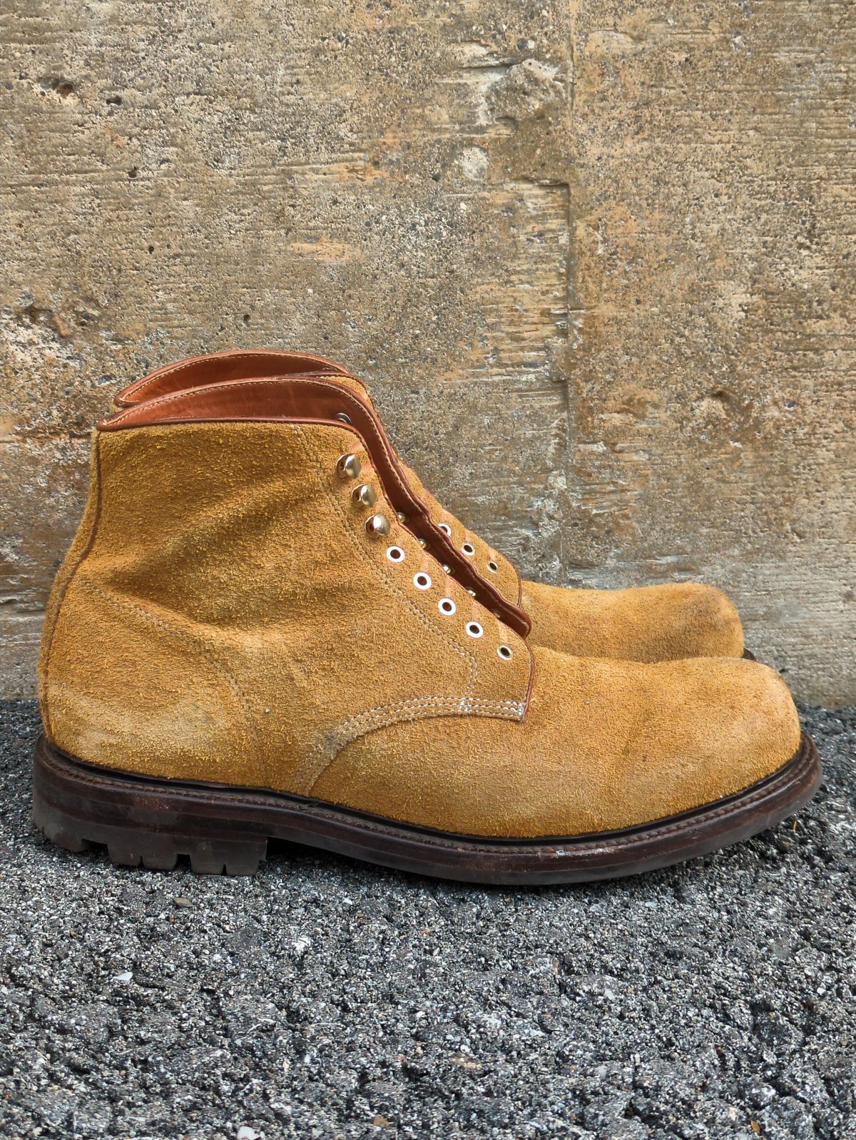 Photo by Monkley on November 5, 2025 of the Grant Stone Baroda Boot in C.F. Stead Snuff Desert Oasis Suede.