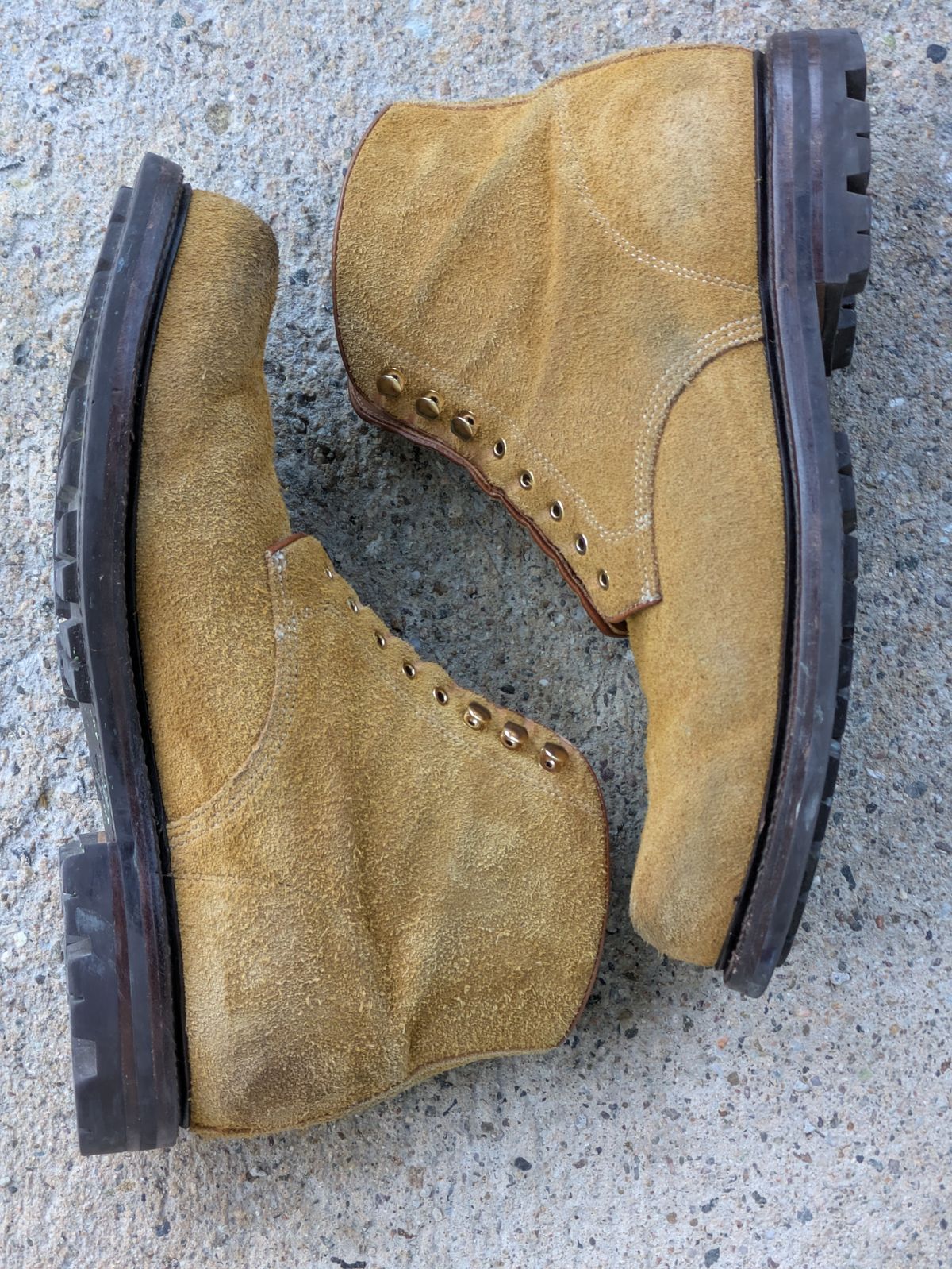 Photo by Monkley on December 5, 2025 of the Grant Stone Baroda Boot in C.F. Stead Snuff Desert Oasis Suede.