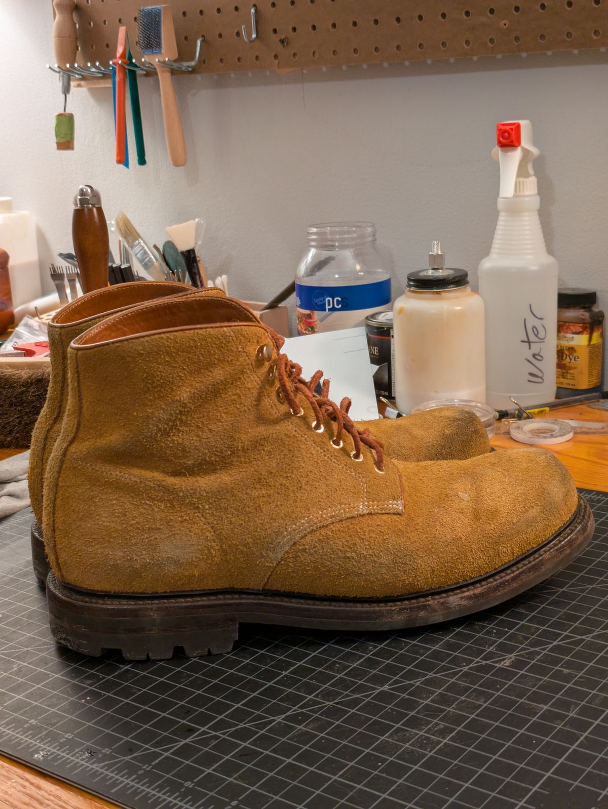 Photo by Monkley on February 6, 2026 of the Grant Stone Baroda Boot in C.F. Stead Snuff Desert Oasis Suede.