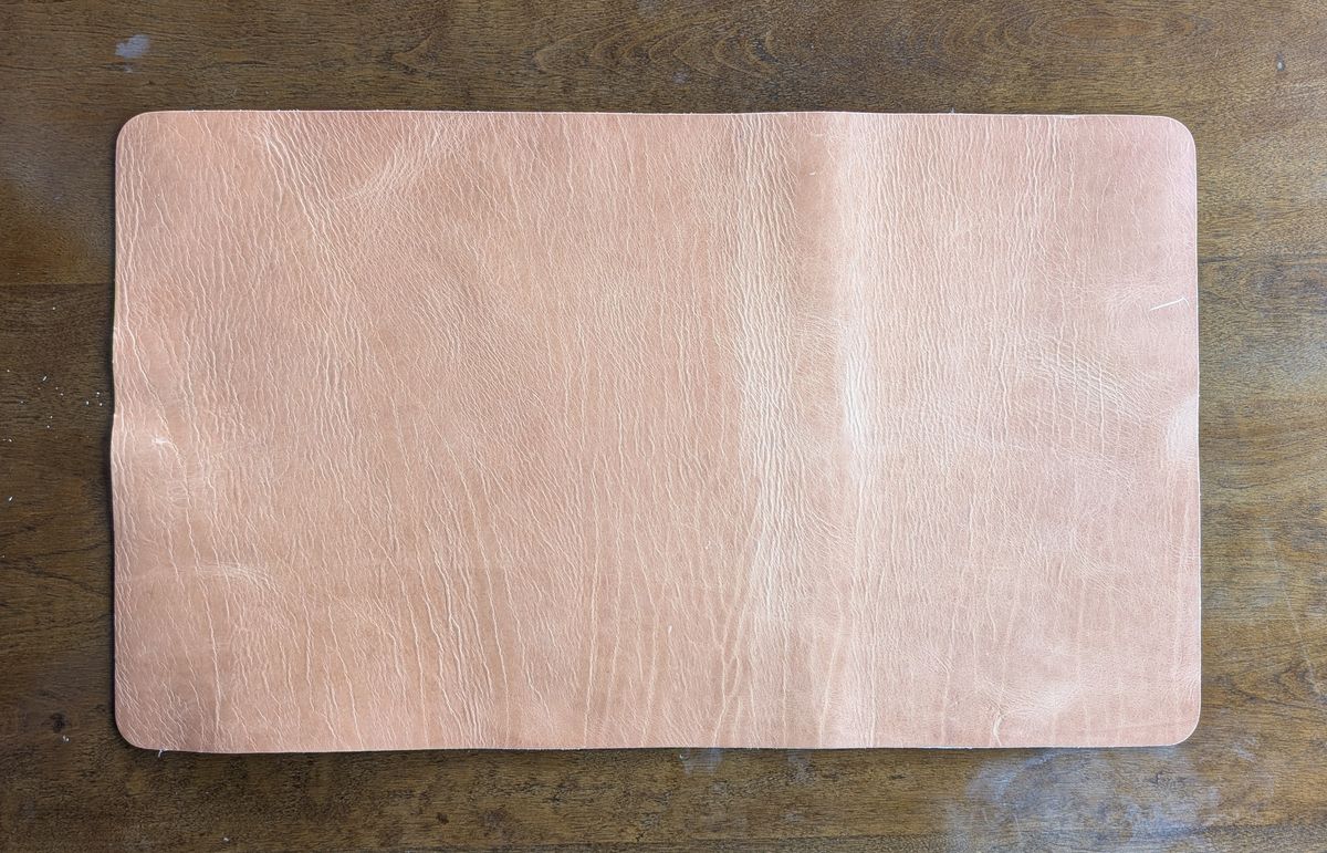 Photo by stoicsasquatch on October 1, 2025 of the Nicks Desk mat in Horween Light Natural Dublin.
