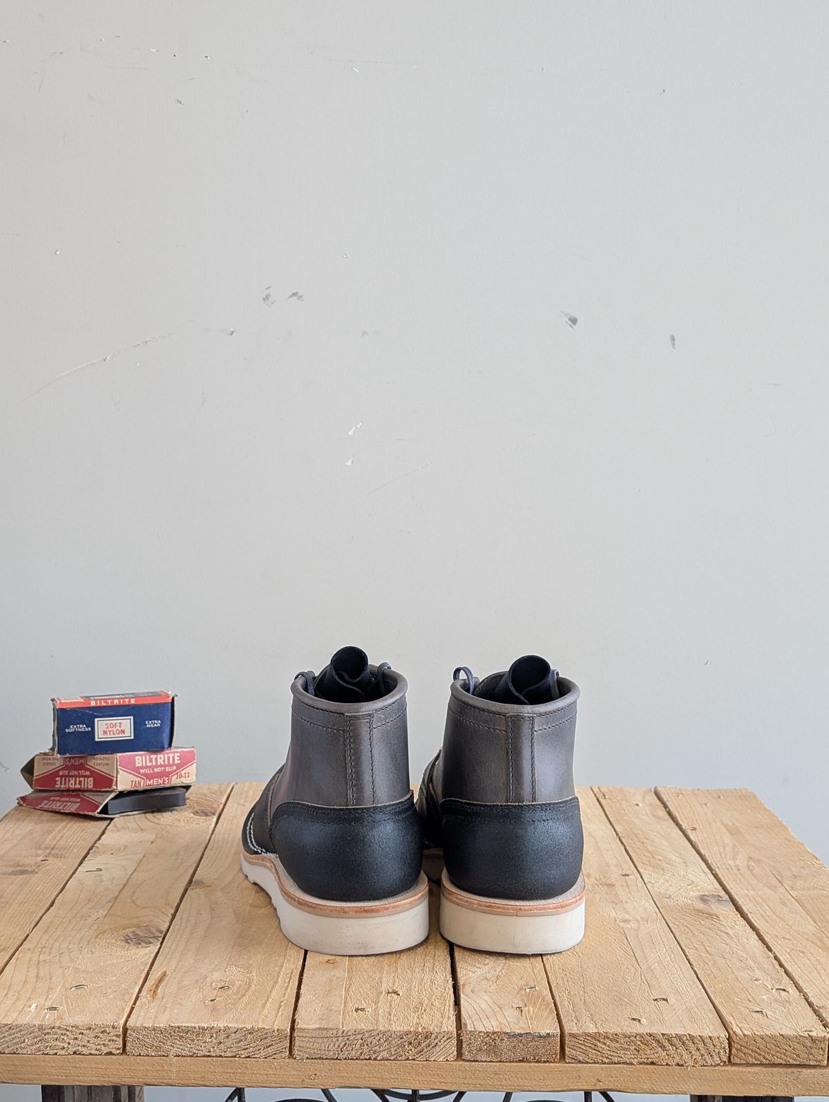 Photo by stoicsasquatch on November 5, 2025 of the Nicks x Stitchdown Prototype in Horween cypress light Gray & Horween Pacific Waxed Flesh.