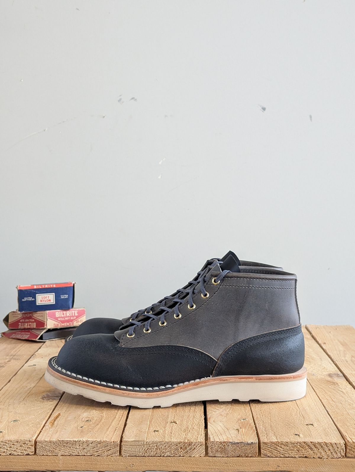 Photo by stoicsasquatch on November 5, 2025 of the Nicks x Stitchdown Prototype in Horween cypress light Gray & Horween Pacific Waxed Flesh.